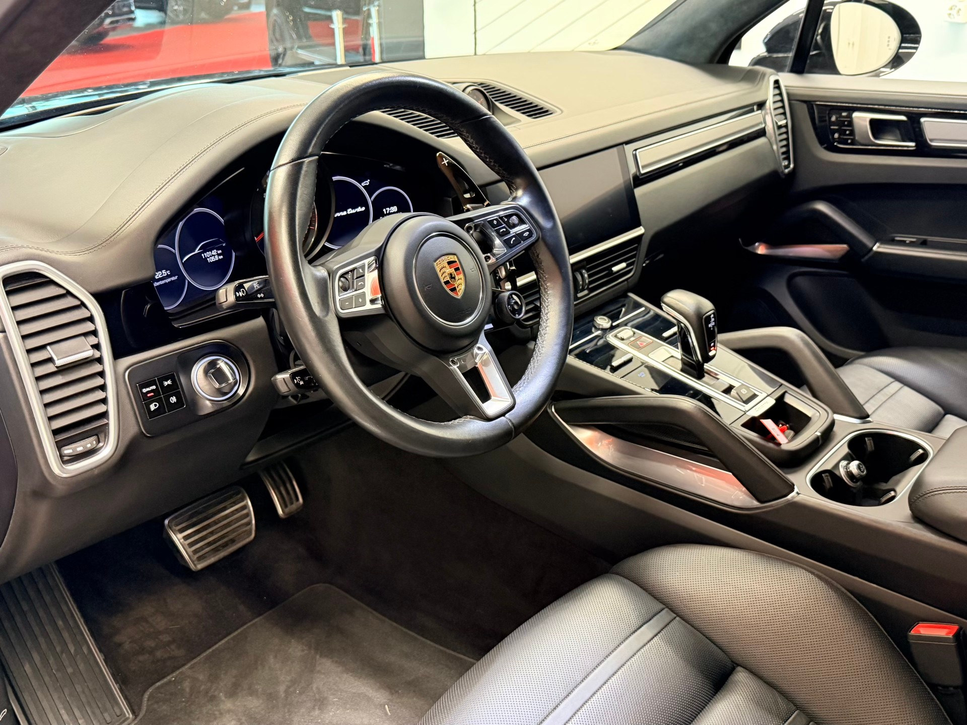PORSCHE Cayenne Turbo-image-11