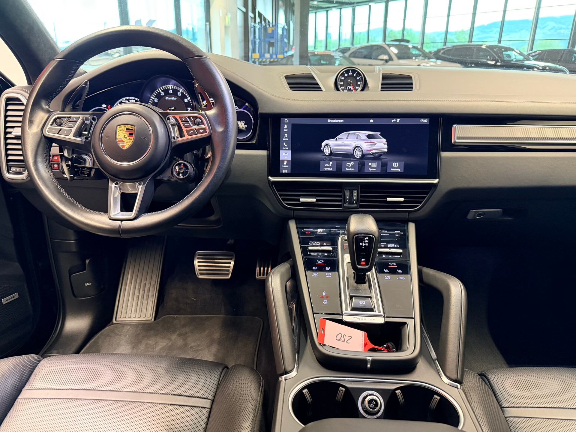 PORSCHE Cayenne Turbo-image-19