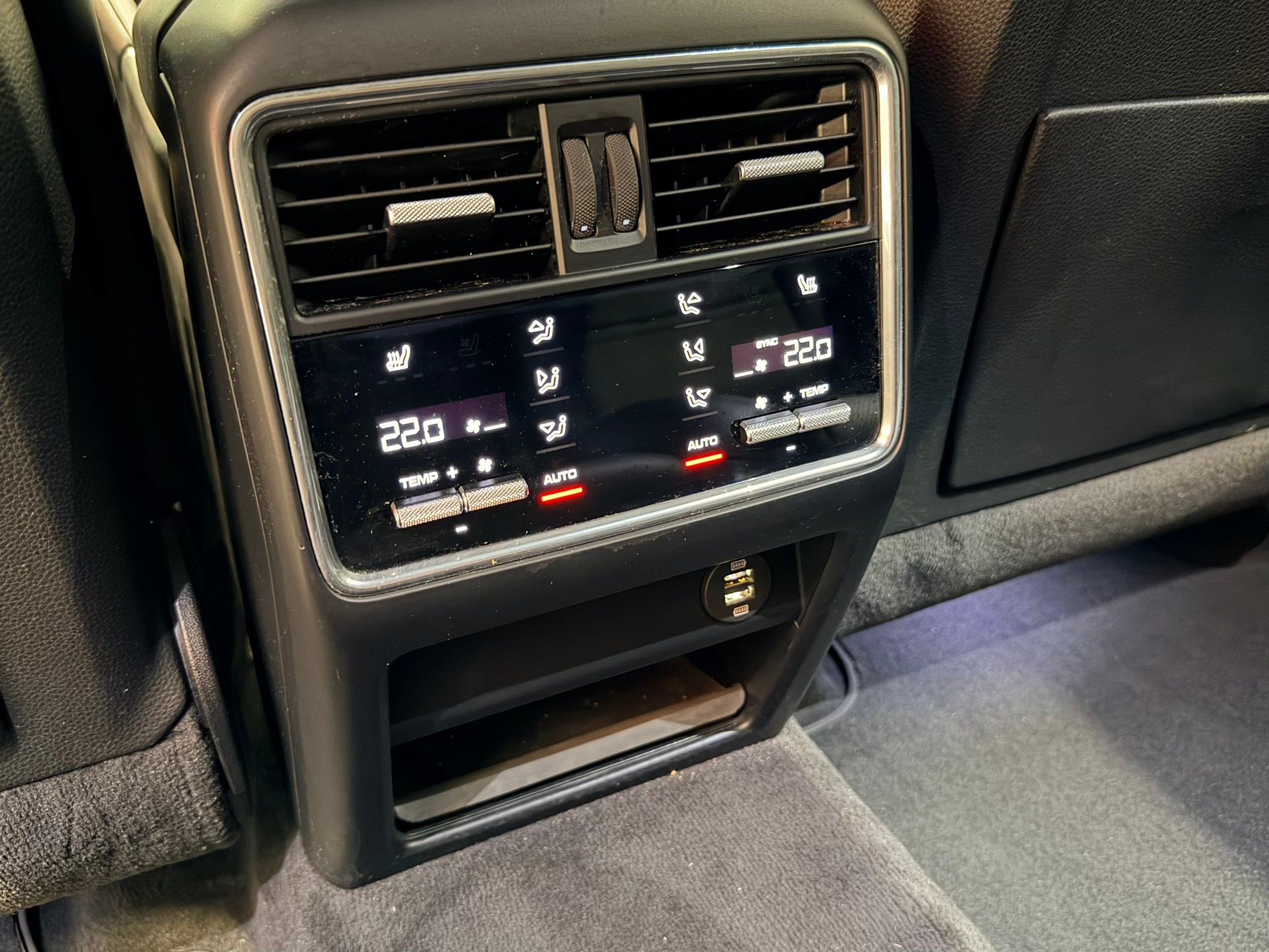 PORSCHE Cayenne Turbo-image-18