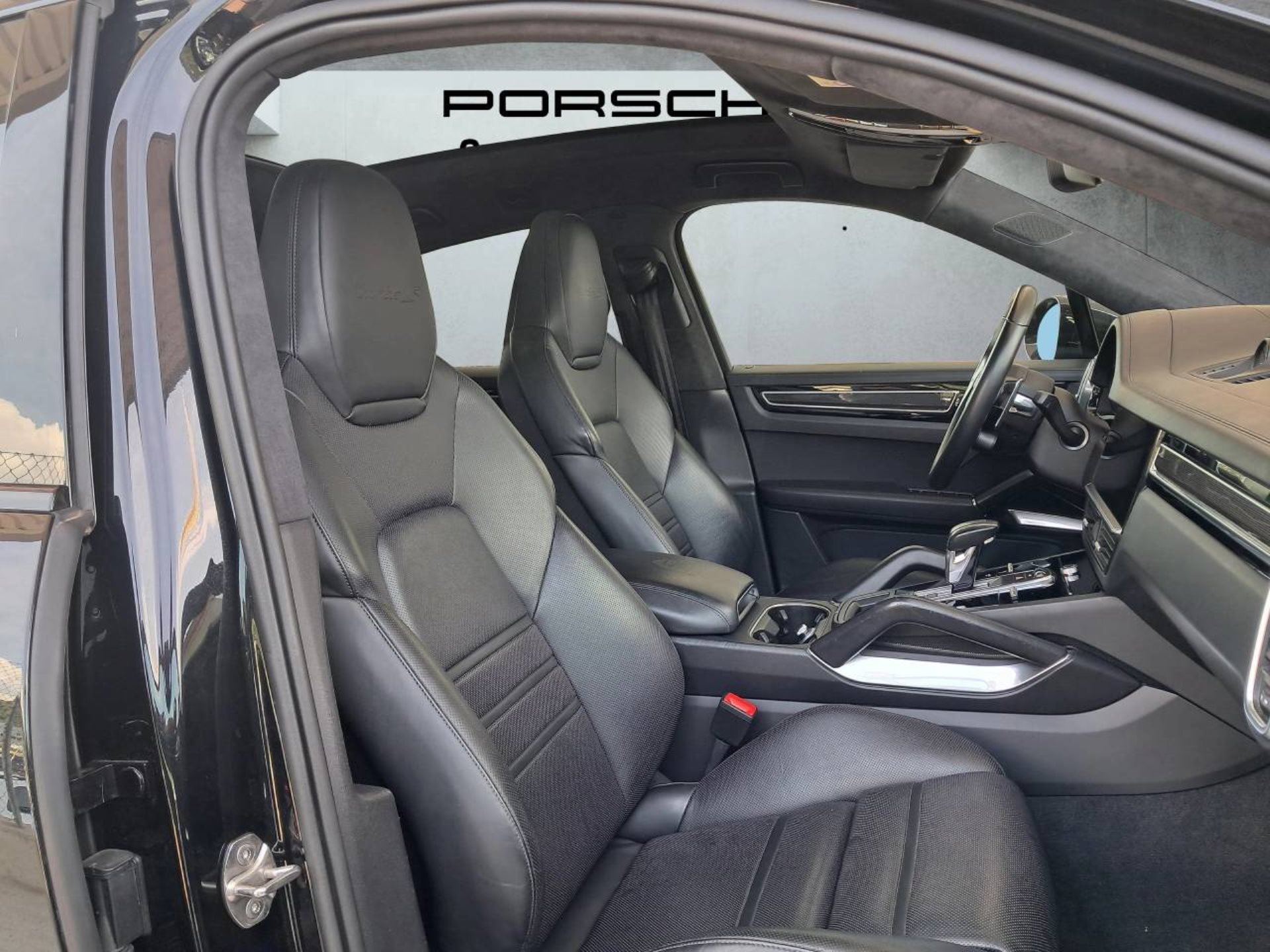 PORSCHE Cayenne Turbo S E-Hybrid Coupè-image-15