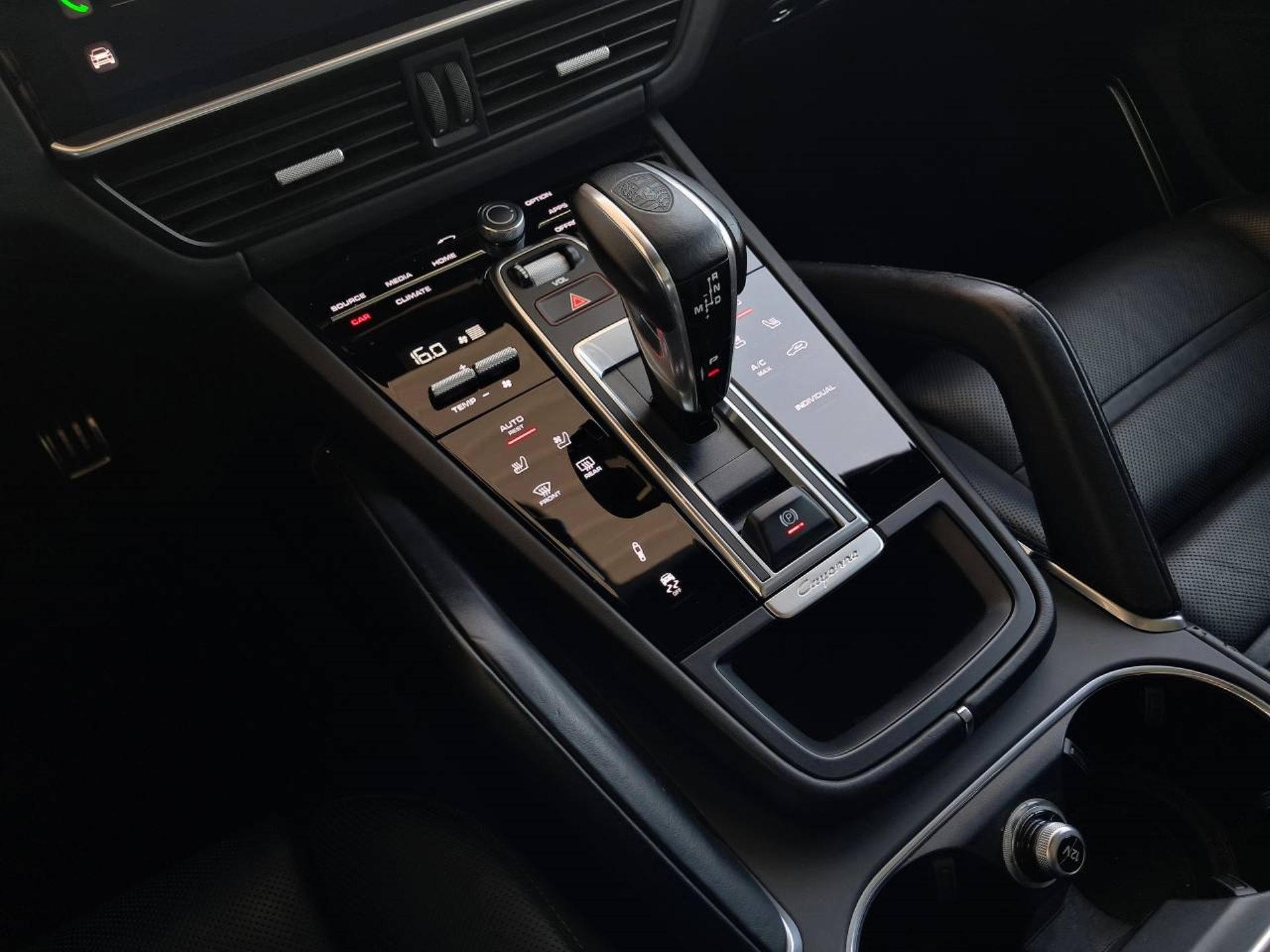 PORSCHE Cayenne Turbo S E-Hybrid Coupè-image-27