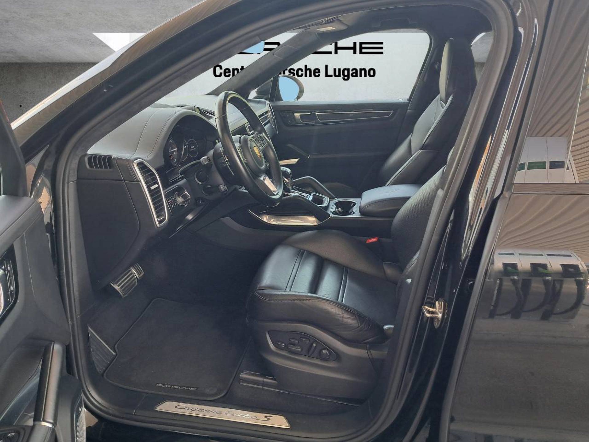 PORSCHE Cayenne Turbo S E-Hybrid Coupè-image-3