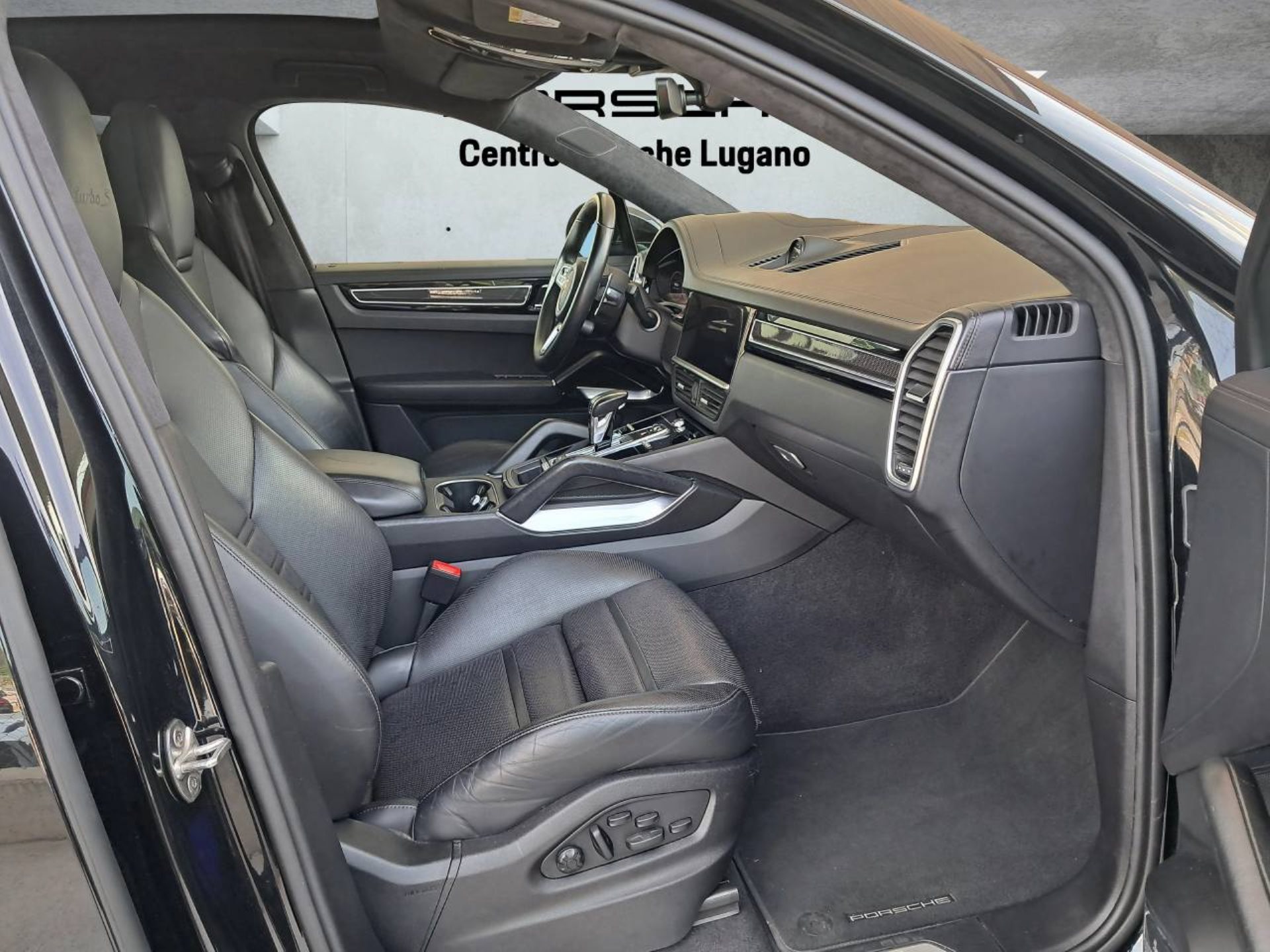 PORSCHE Cayenne Turbo S E-Hybrid Coupè-image-14