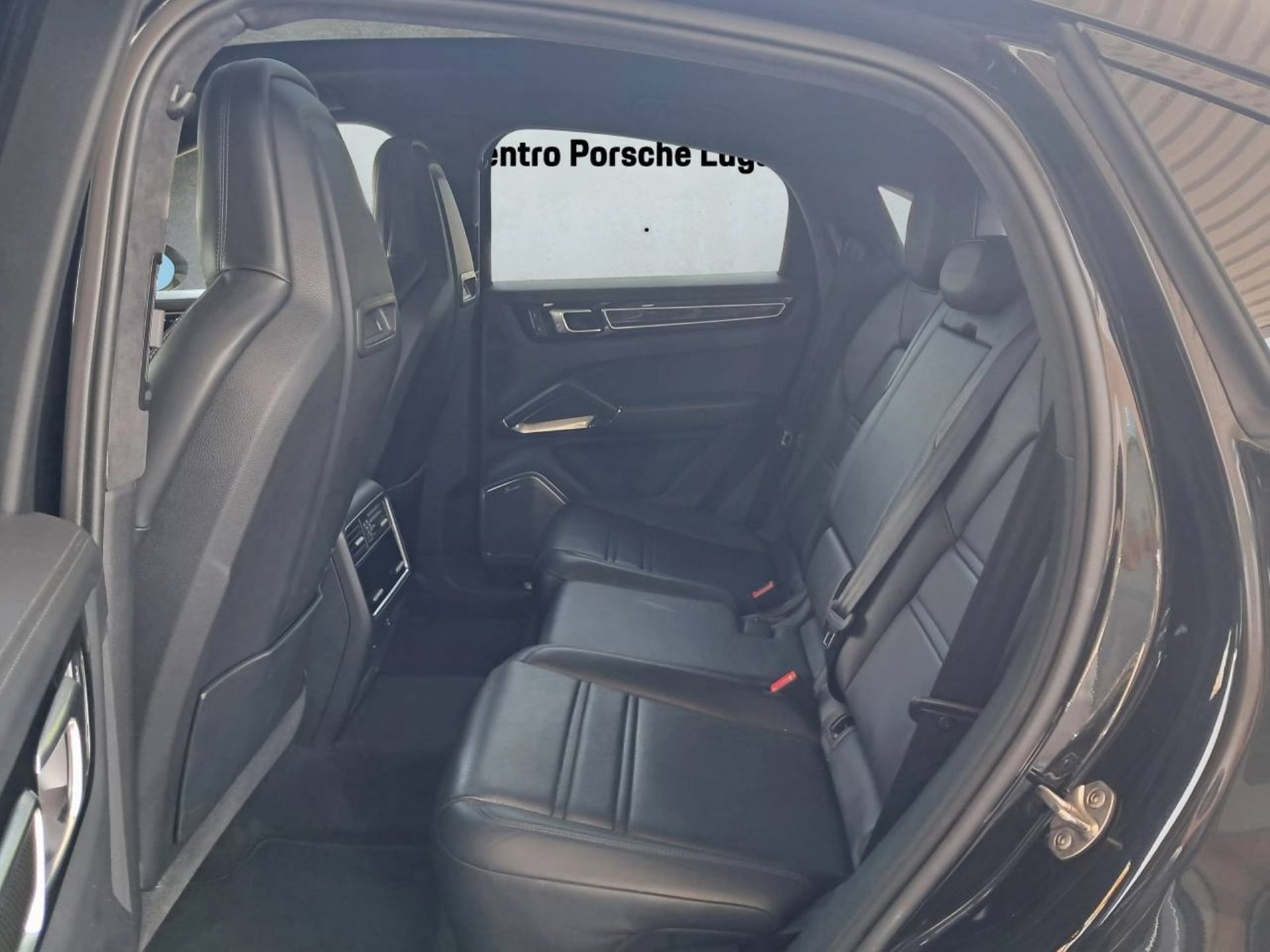 PORSCHE Cayenne Turbo S E-Hybrid Coupè-image-17