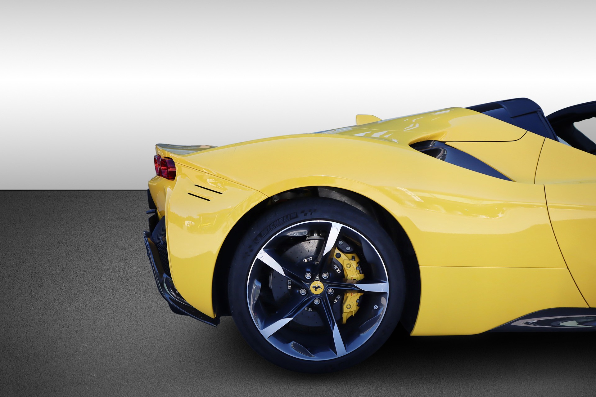 FERRARI SF90 Spider-image-8