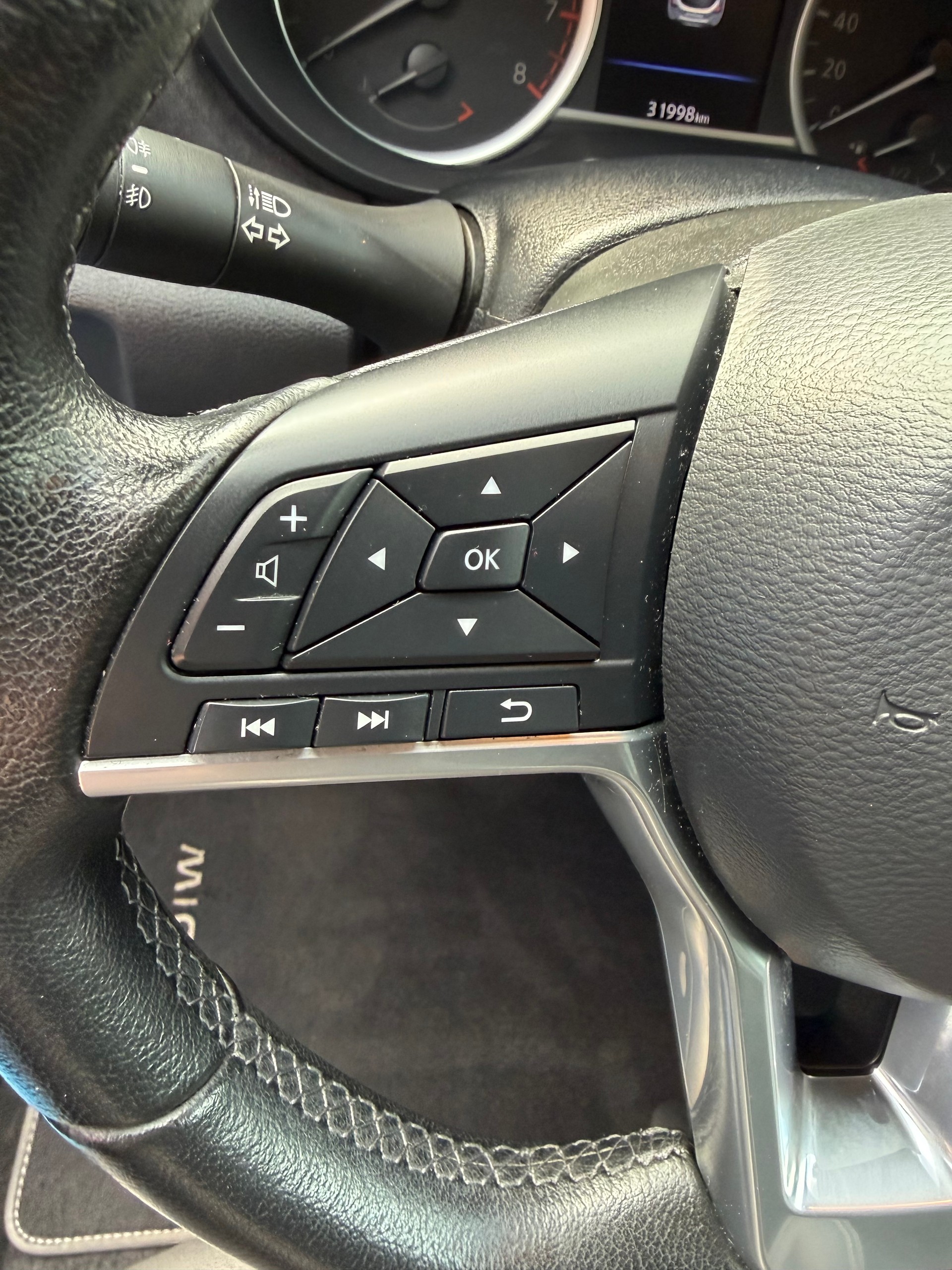 NISSAN Micra IG-T n-sport Xtronic-image-10