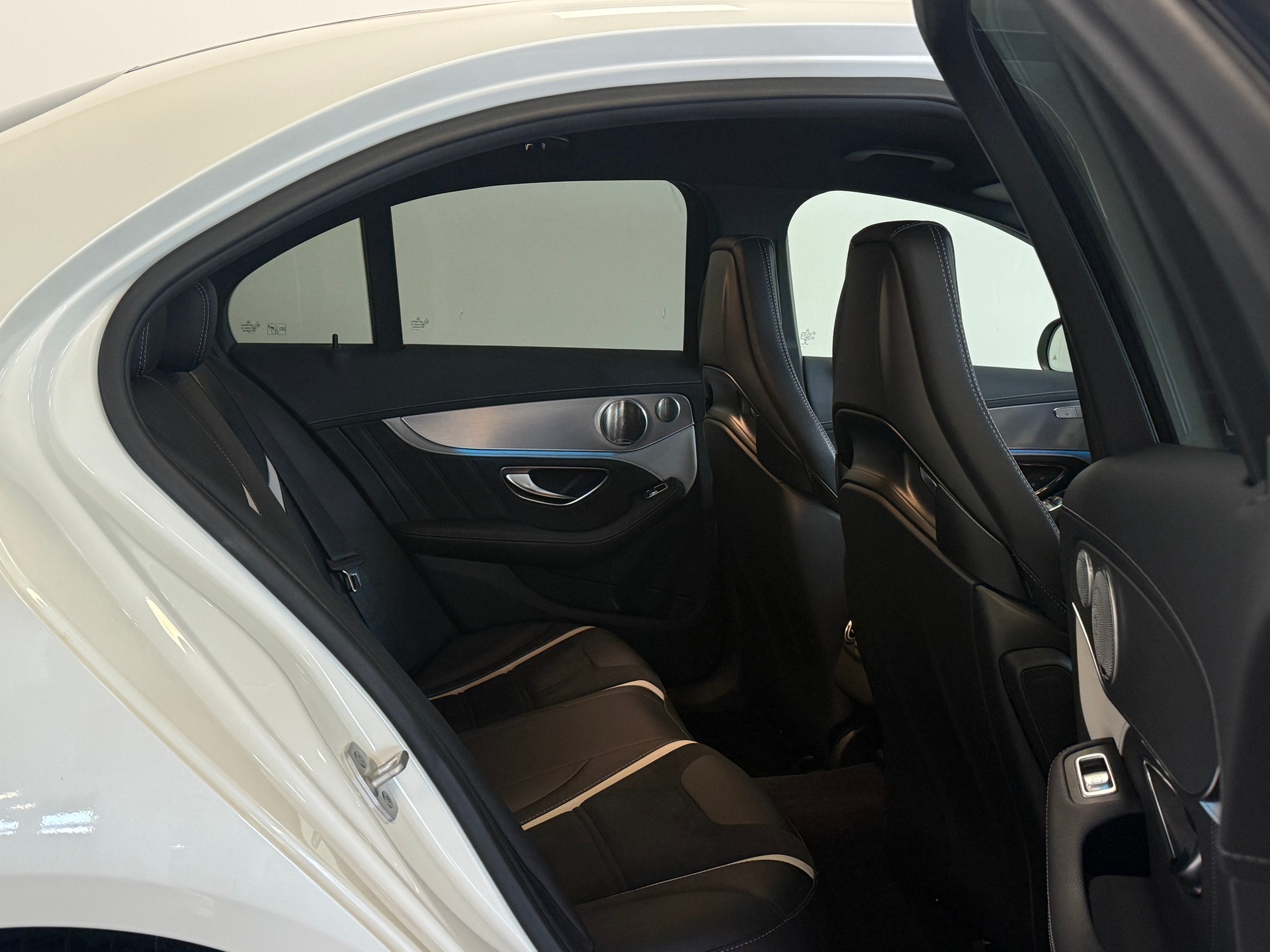 MERCEDES-BENZ C 63 S AMG Speedshift Edition One Spec-image-17