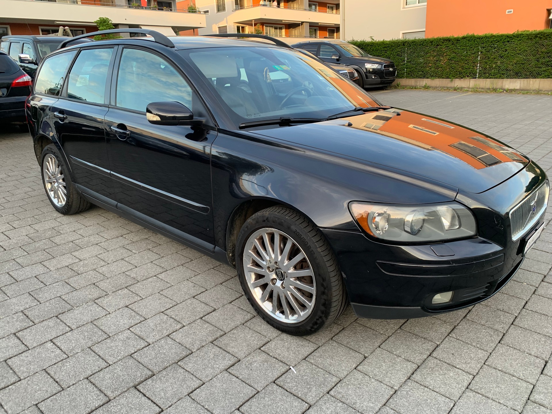 VOLVO V50 T5 AWD Summum-image-1