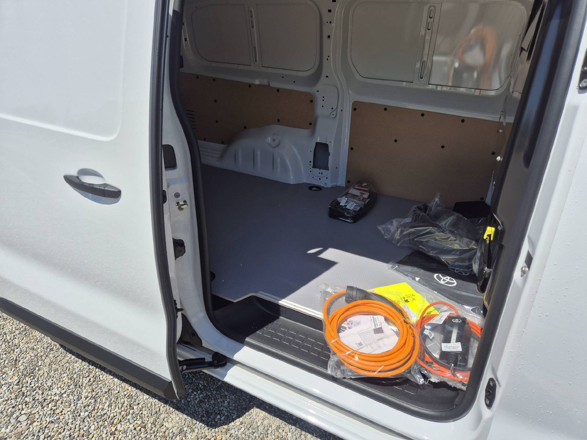 TOYOTA PROACE Van L2 75KWh Medium Active-image-11