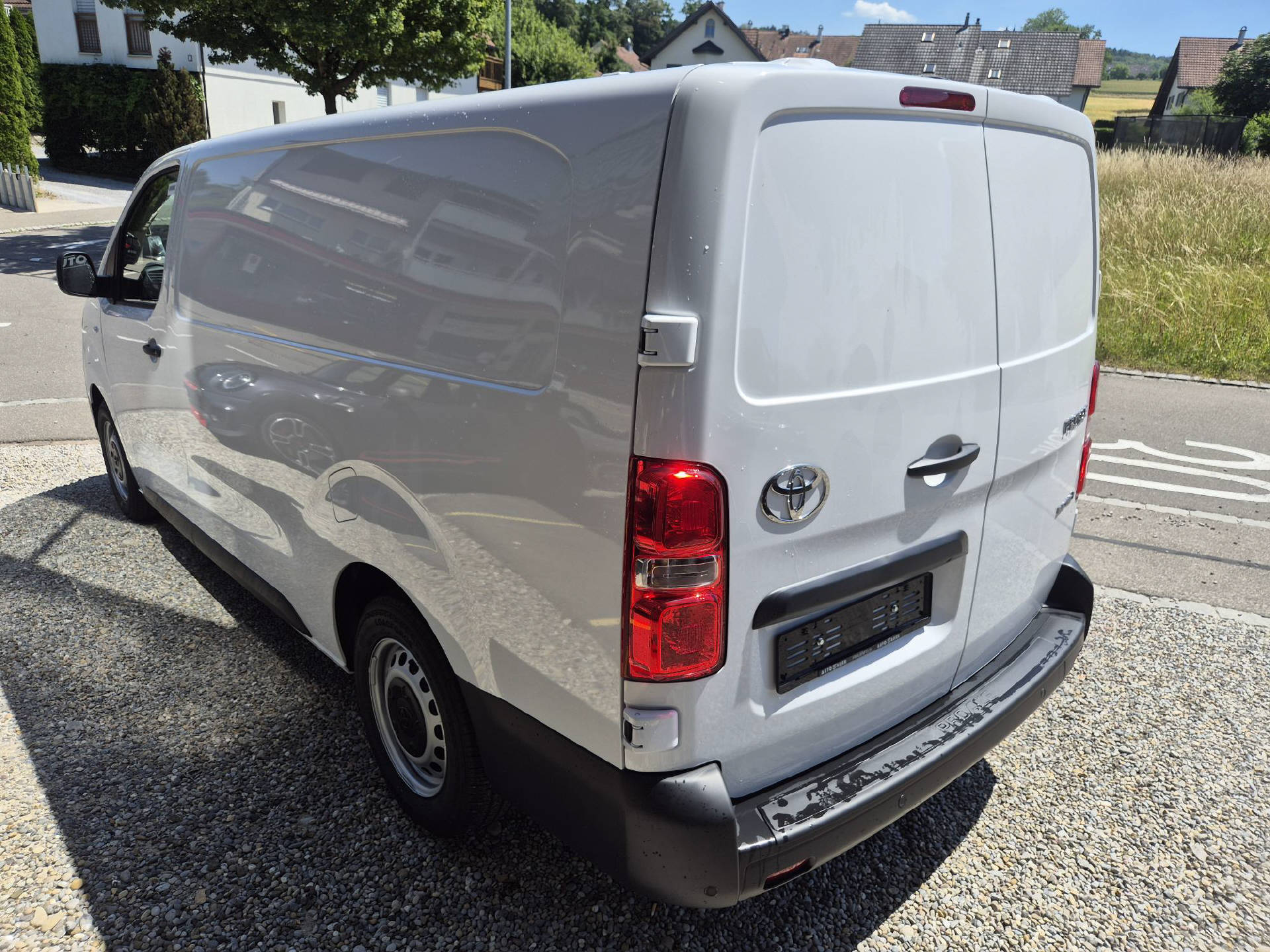 TOYOTA PROACE Van L2 75KWh Medium Active-image-4