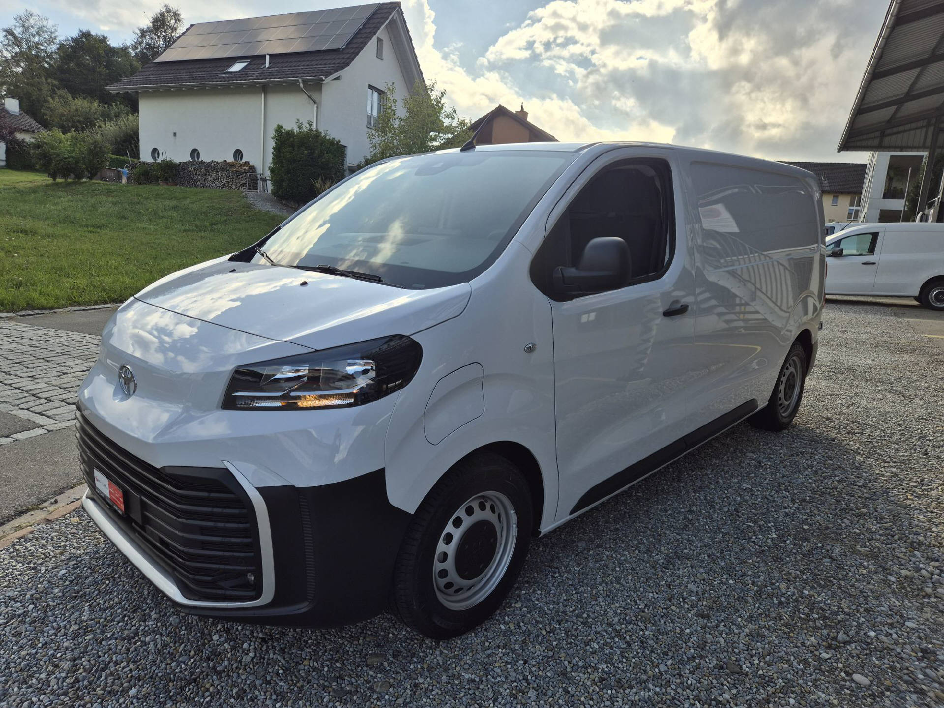 TOYOTA PROACE Van L1 75KWh Medium Active-image-3