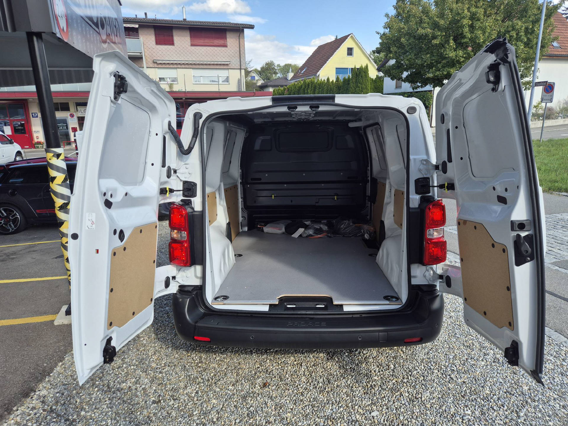 TOYOTA PROACE Van L1 75KWh Medium Active-image-5
