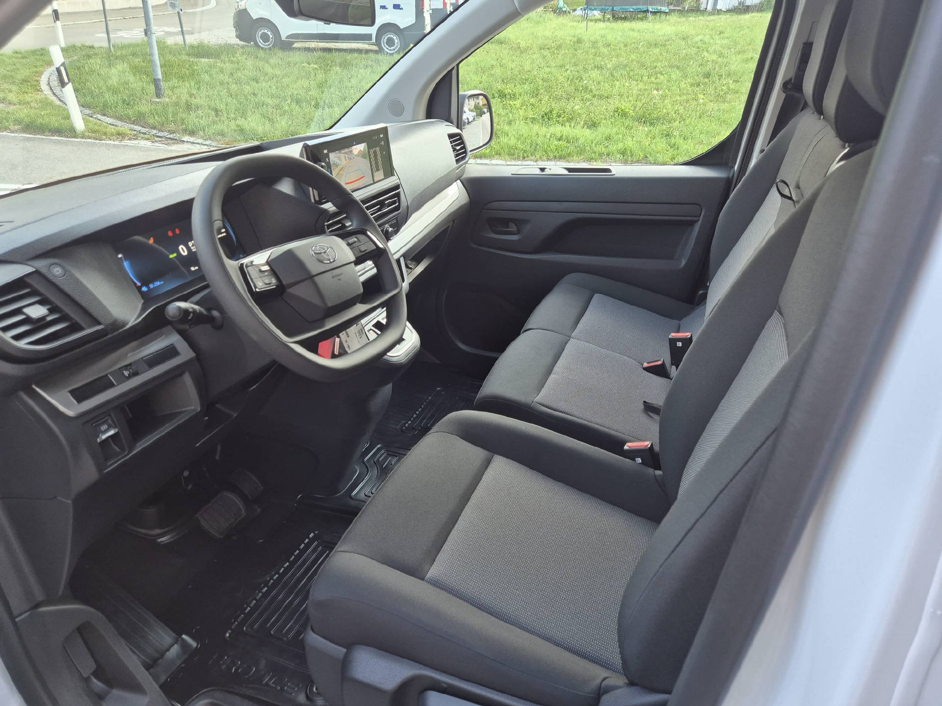 TOYOTA PROACE Van L1 75KWh Medium Active-image-8