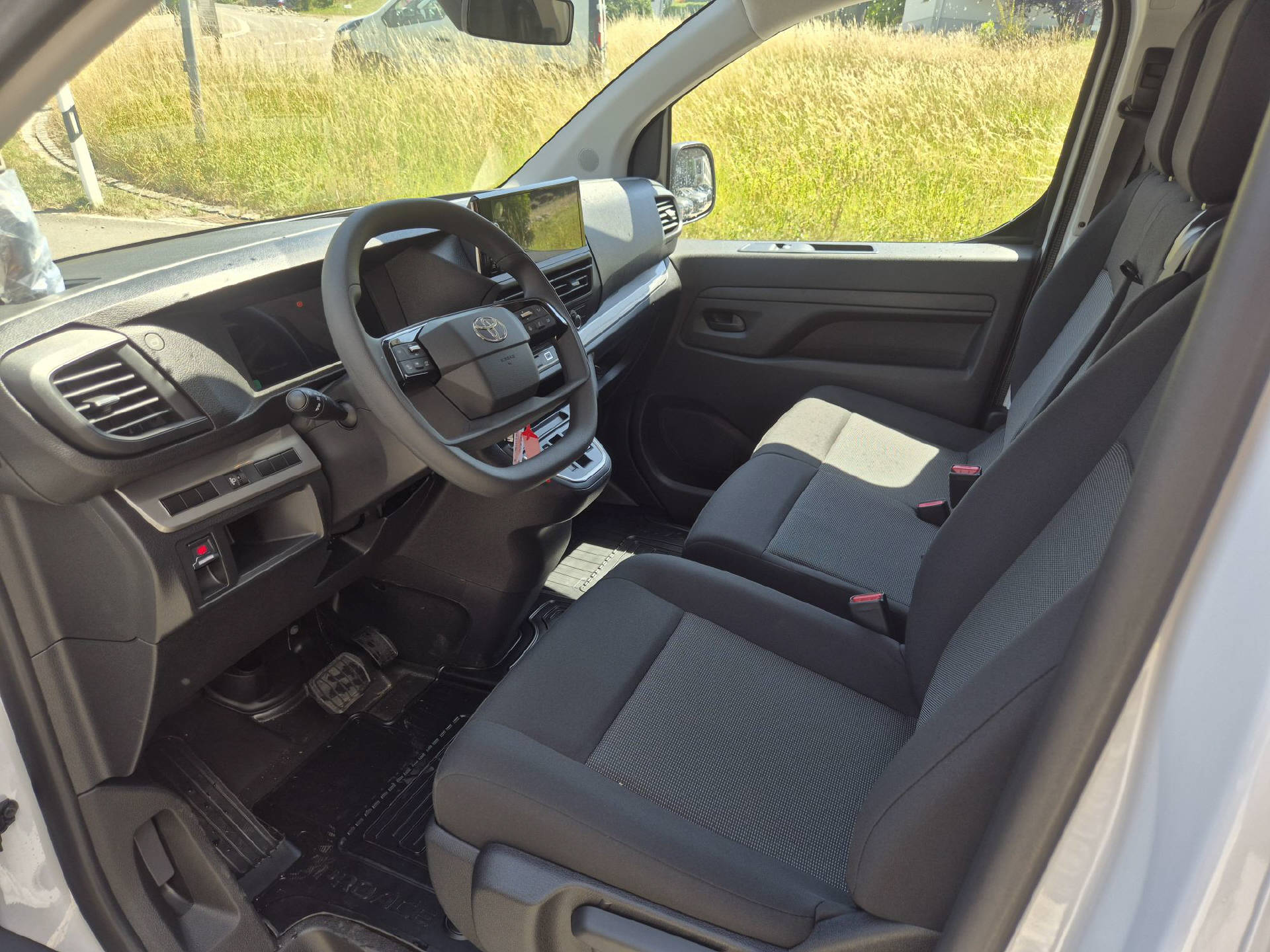 TOYOTA PROACE Van L2 75KWh Medium Active-image-8