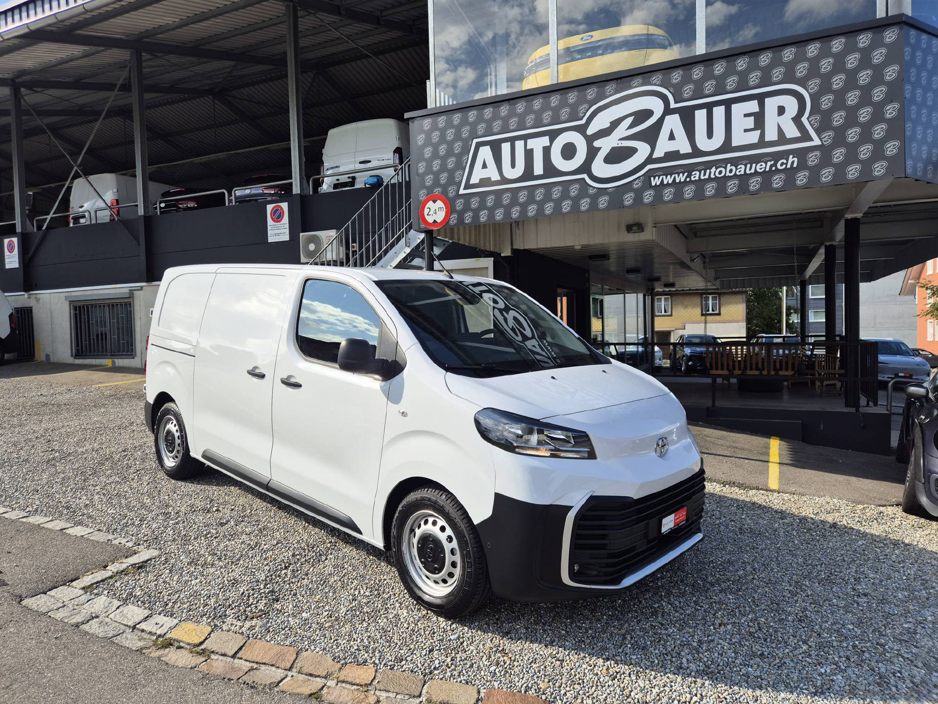 TOYOTA PROACE Van L1 75KWh Medium Active-image-0