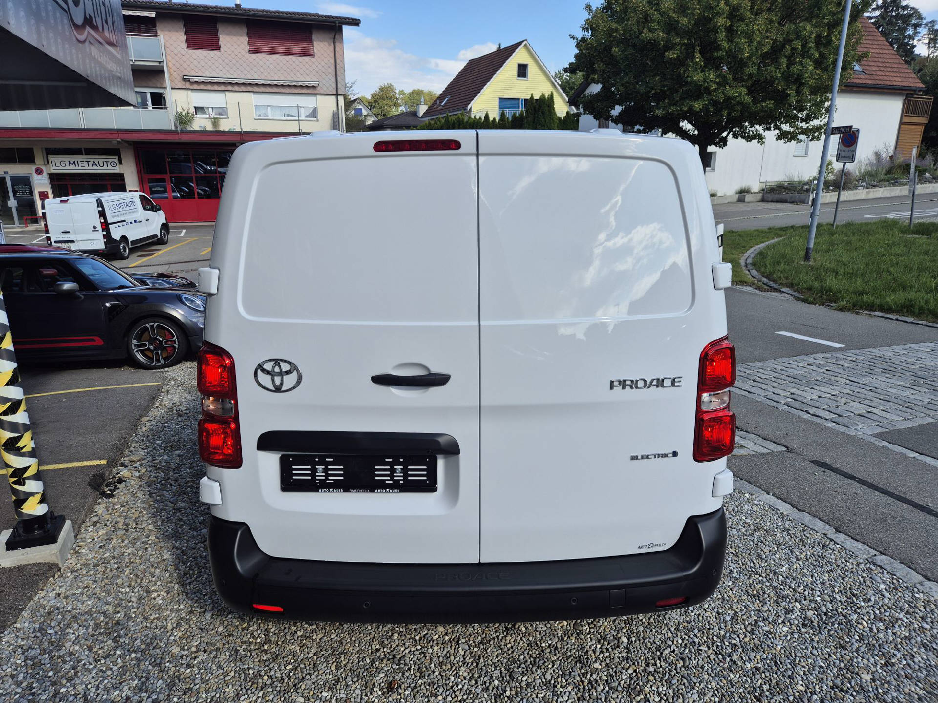 TOYOTA PROACE Van L1 75KWh Medium Active-image-6