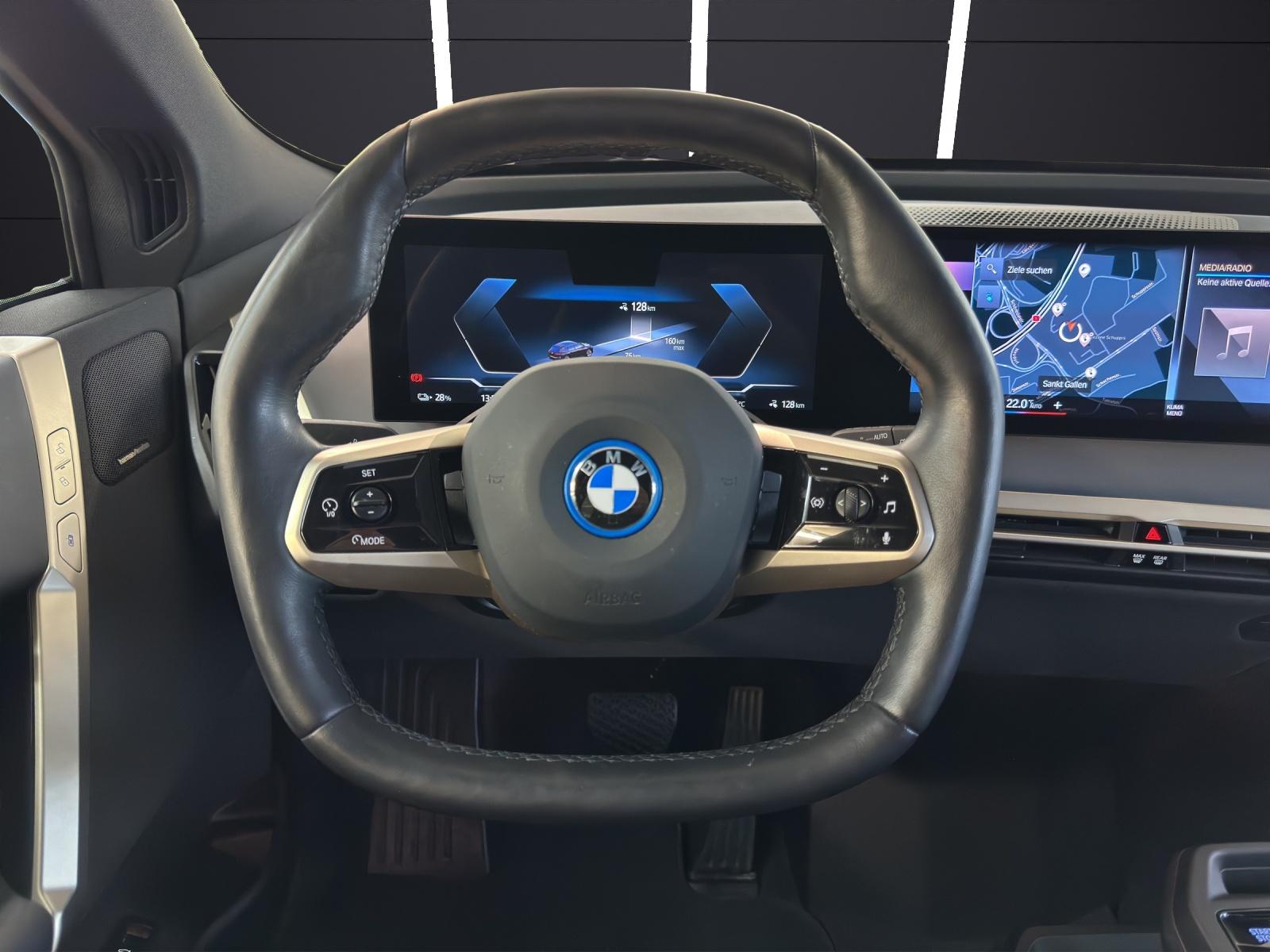 BMW iX xDrive50-image-18