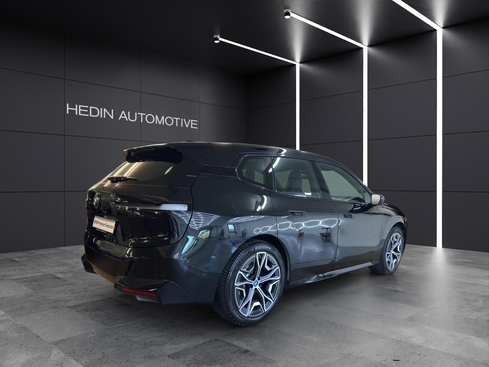 BMW iX xDrive50-image-4
