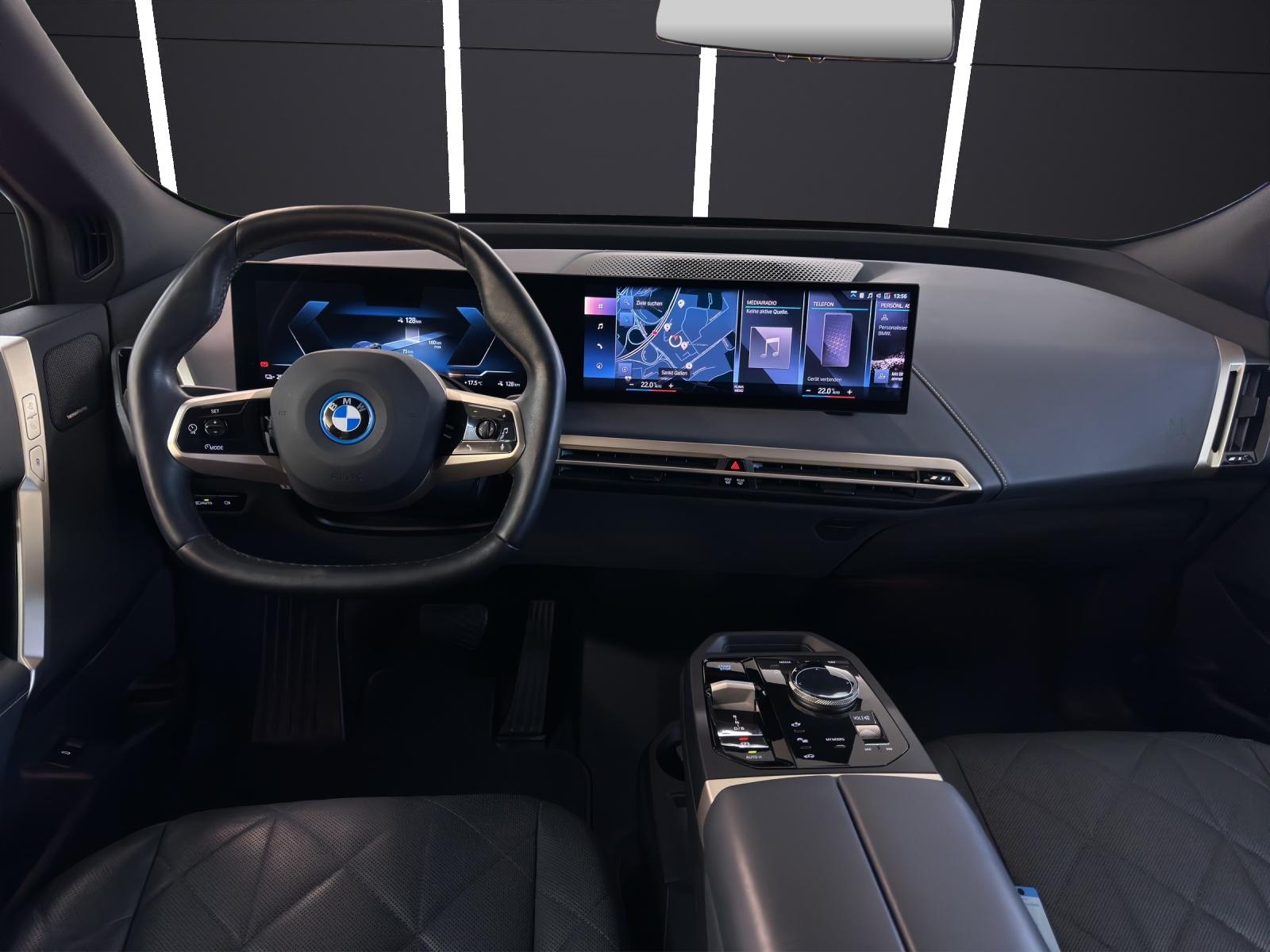 BMW iX xDrive50-image-17