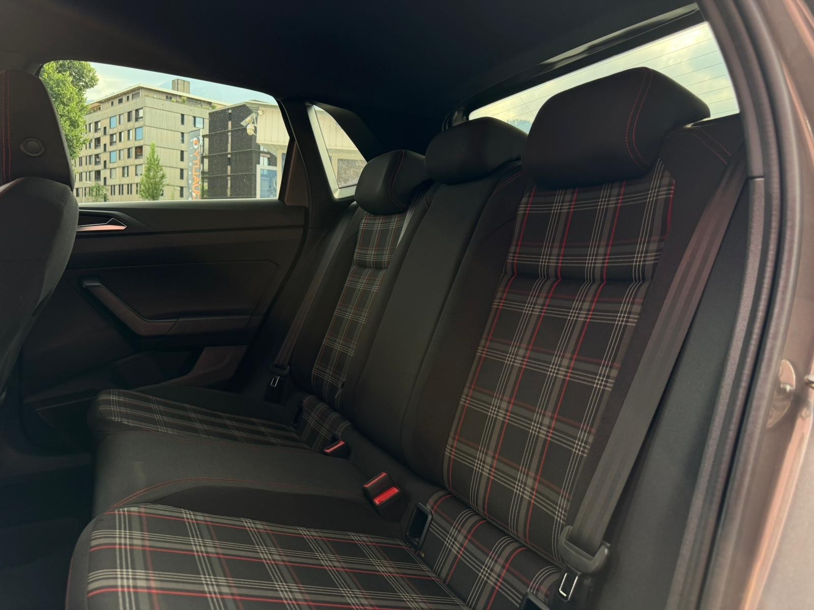 VW Polo 2.0 TSI GTI DSG-image-13