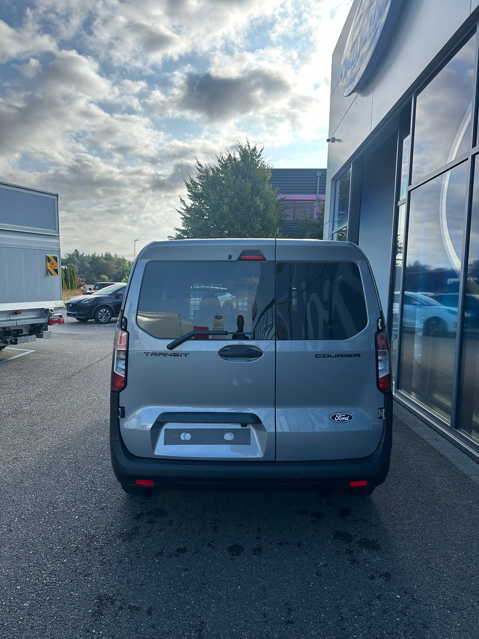 FORD Transit Courier dcab. van 1.0 Trend/125CV/Aut.-image-4