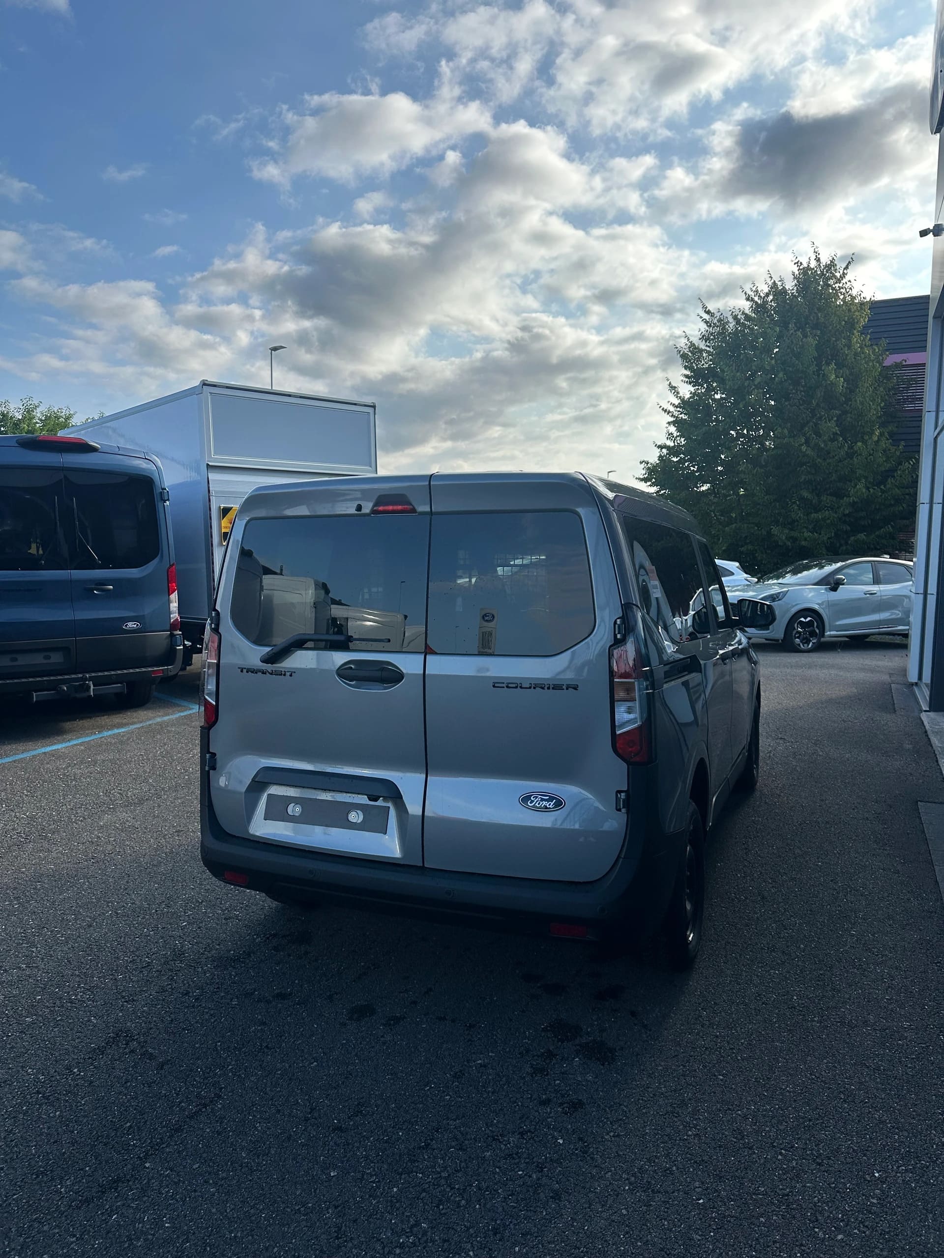 FORD Transit Courier dcab. van 1.0 Trend/125CV/Aut.-image-6