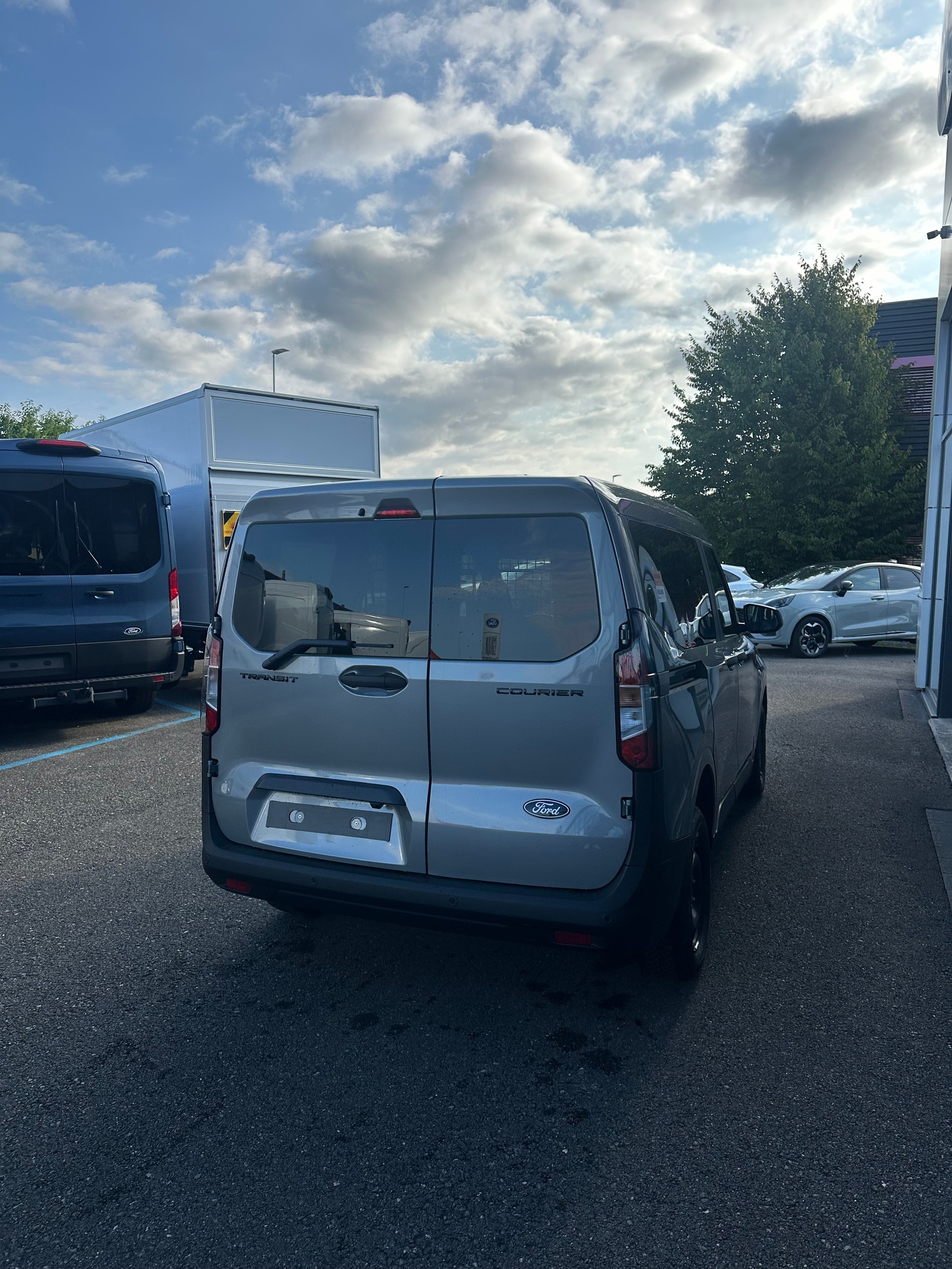 FORD Transit Courier dcab. van 1.0 Trend/125CV/Aut.-image-5