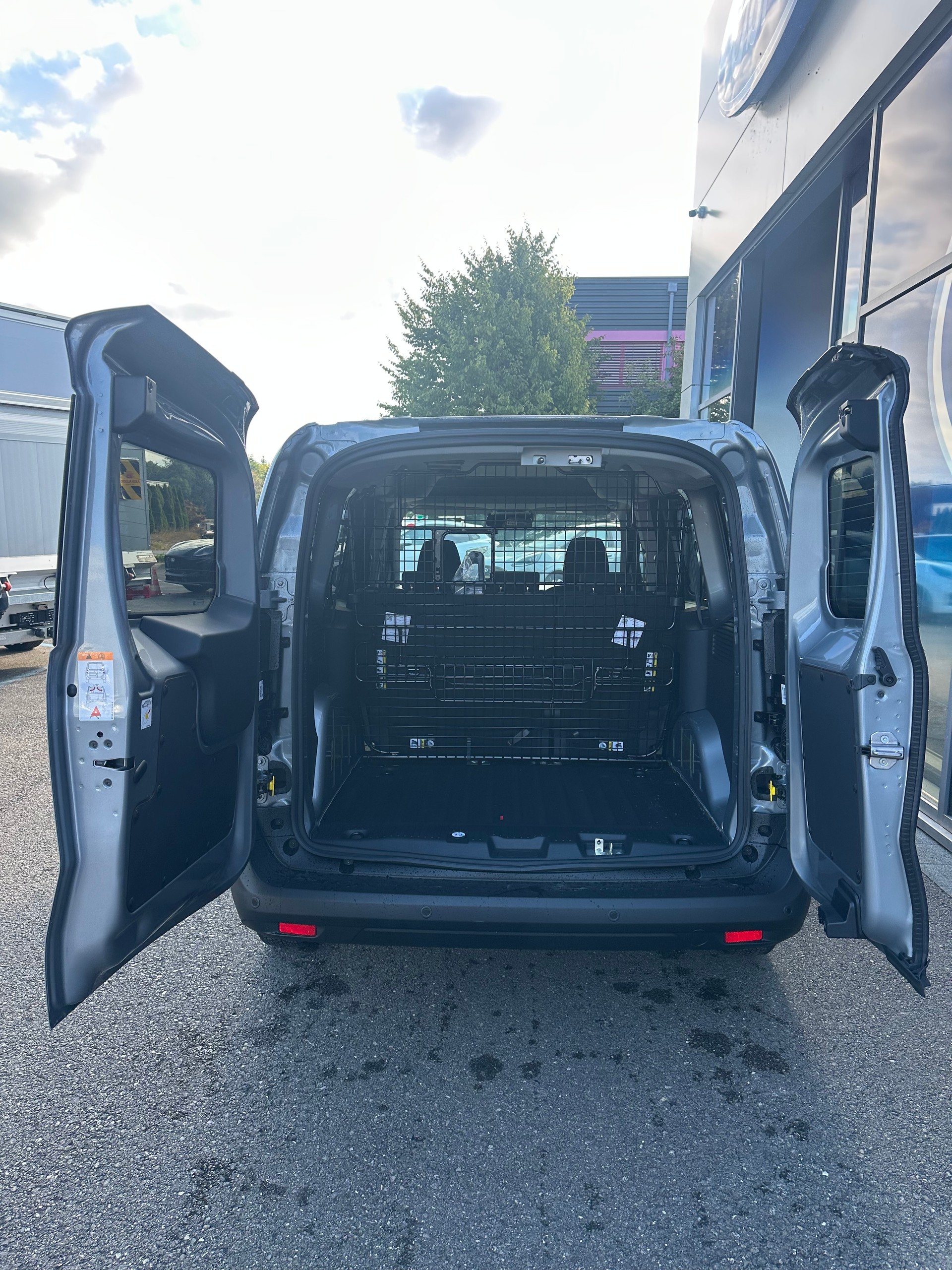 FORD Transit Courier dcab. van 1.0 Trend/125CV/Aut.-image-6