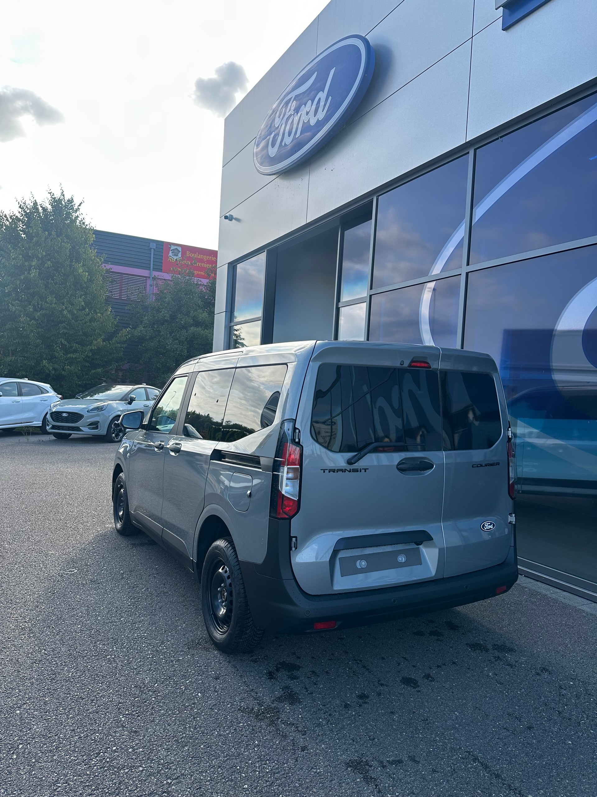 FORD Transit Courier dcab. van 1.0 Trend/125CV/Aut.-image-3