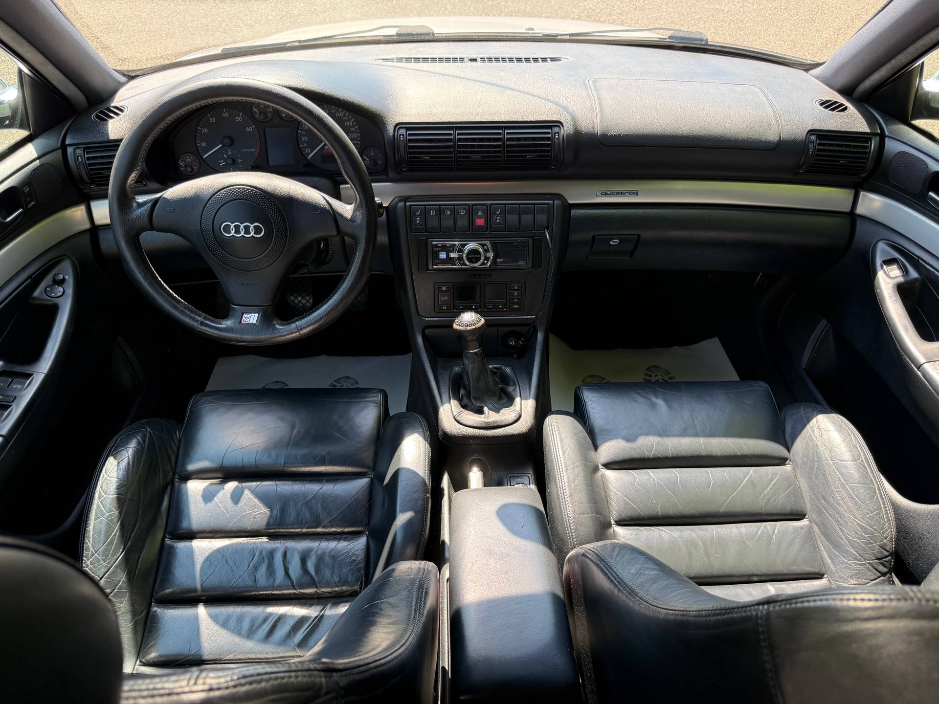 AUDI S4 Avant quattro-image-8