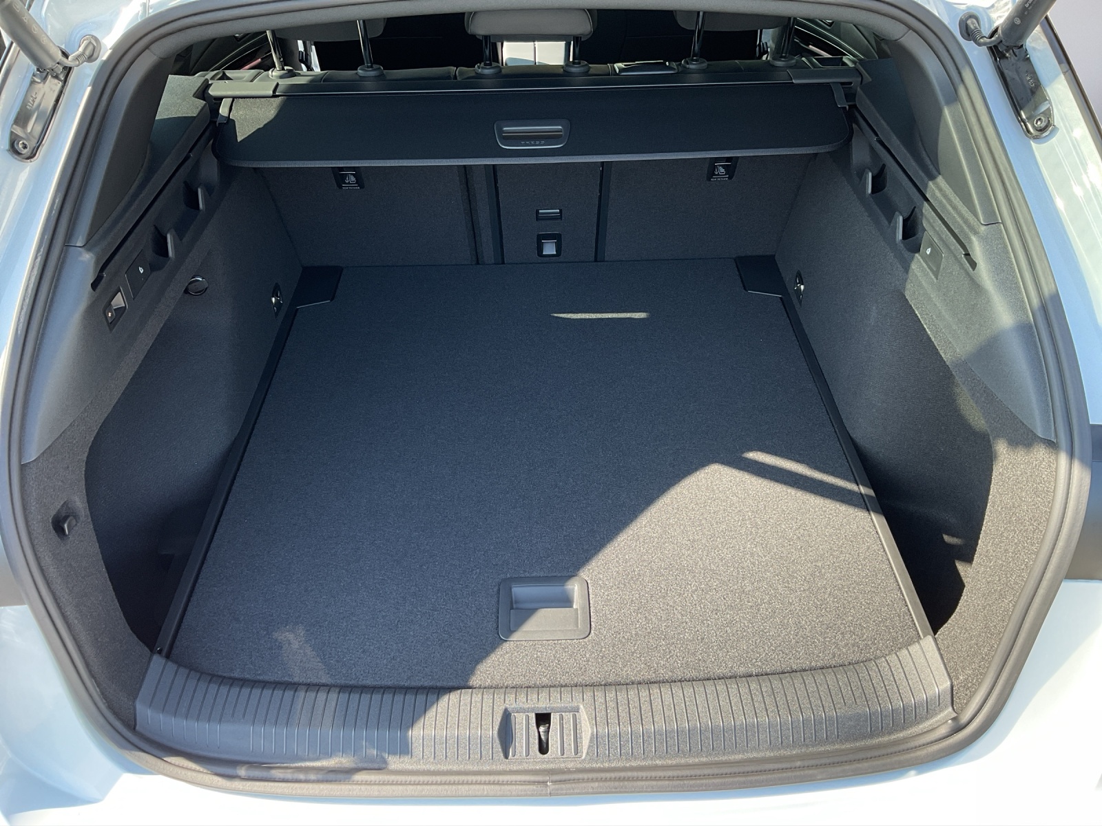 VW ID.7 Tourer Pro 77 kWh United-image-11
