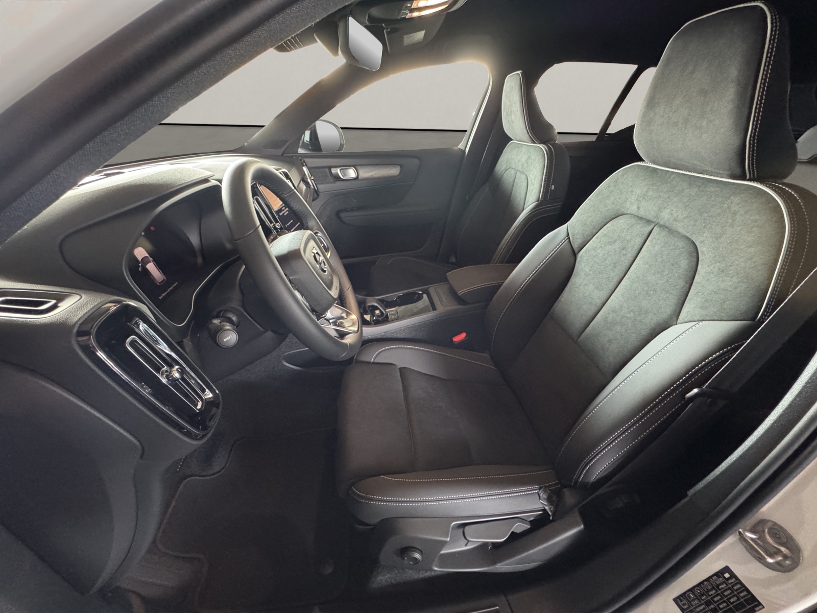 VOLVO EX40 Extended Core-image-8