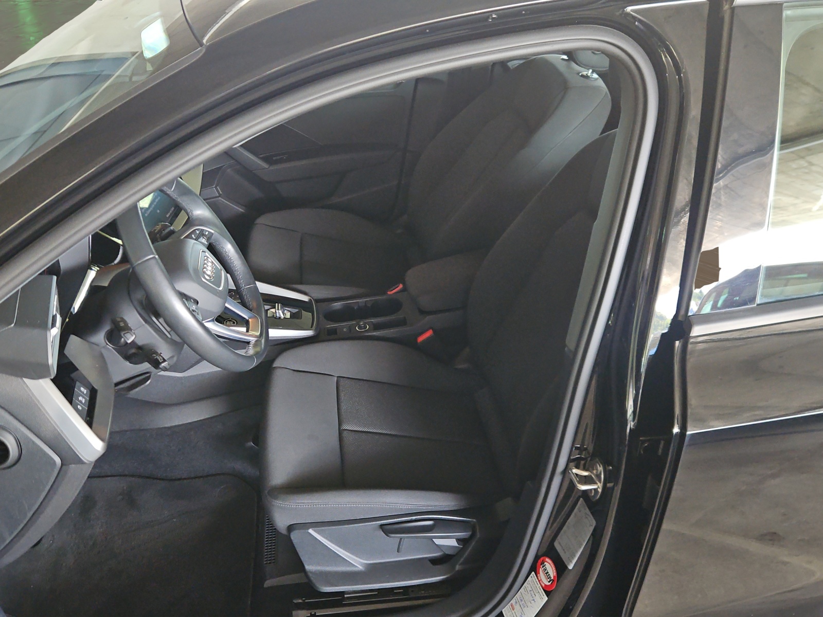 AUDI A3 Sportback 35 TFSI Attraction S-tronic-image-8