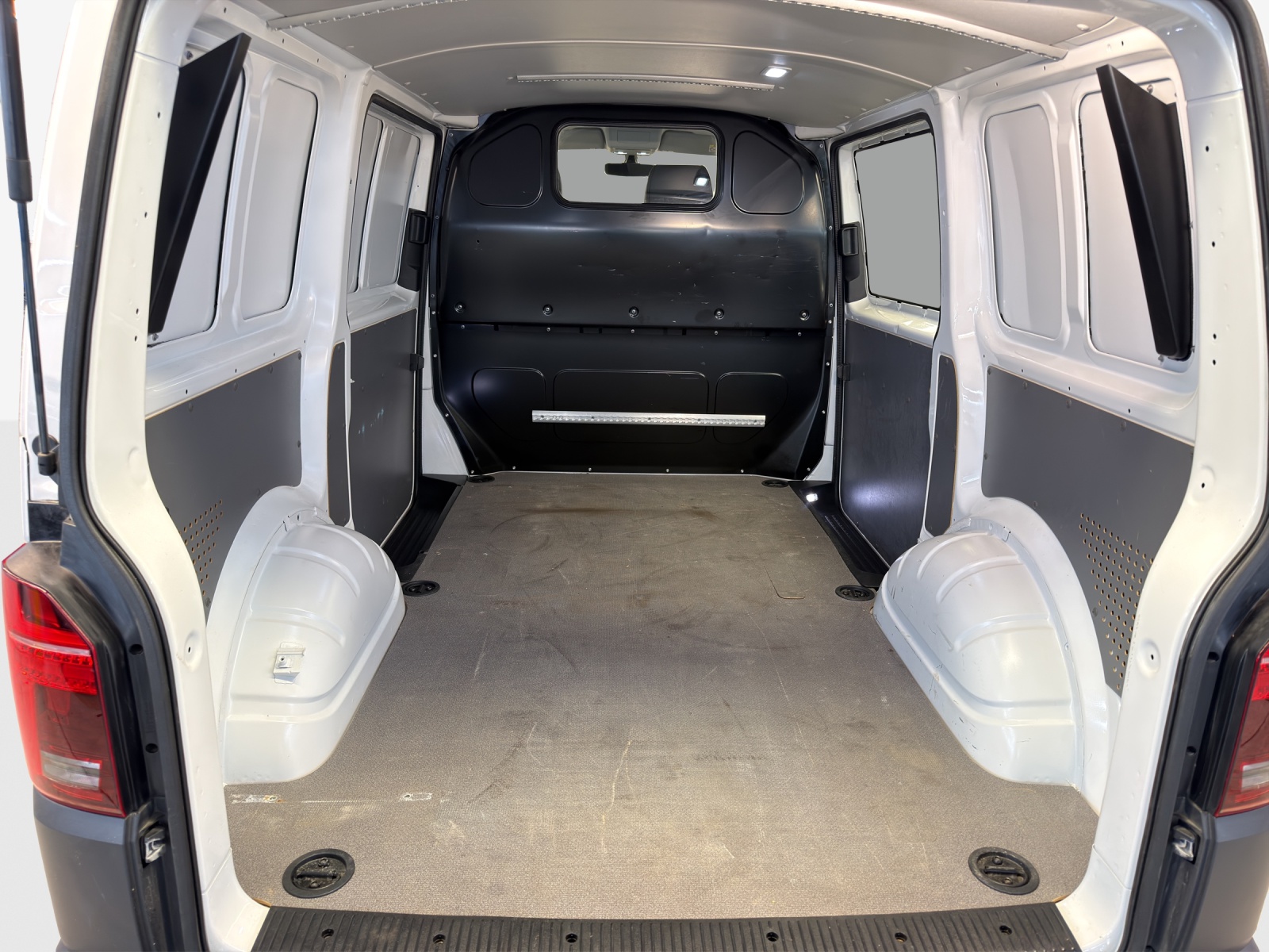 VW T6.1 2.0 TDI-image-12