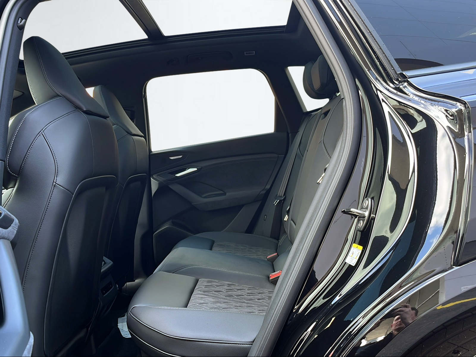 AUDI SQ6 e-tron quattro-image-8