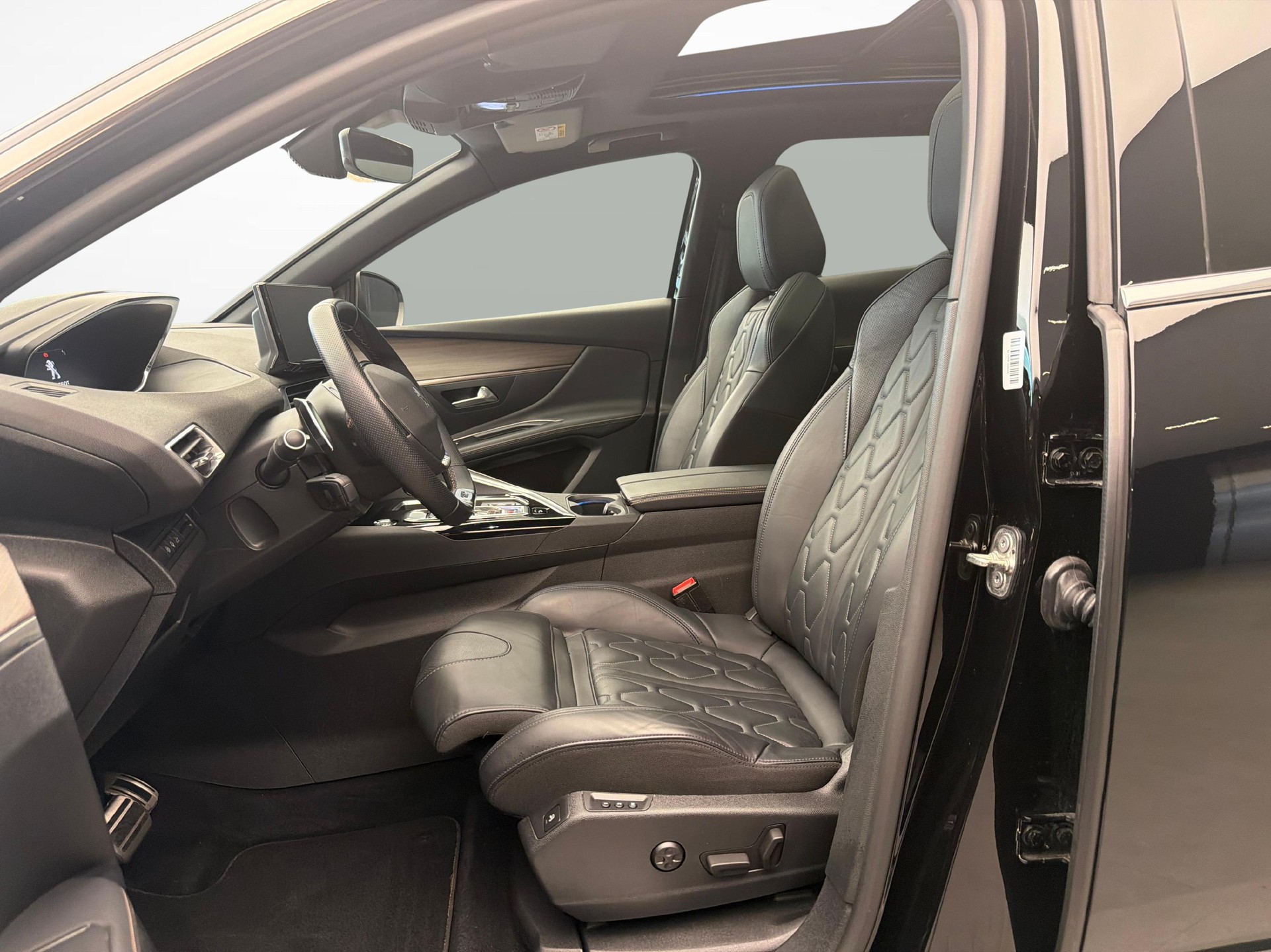 PEUGEOT 3008 1.5 BlueHDi GT Pack-image-10
