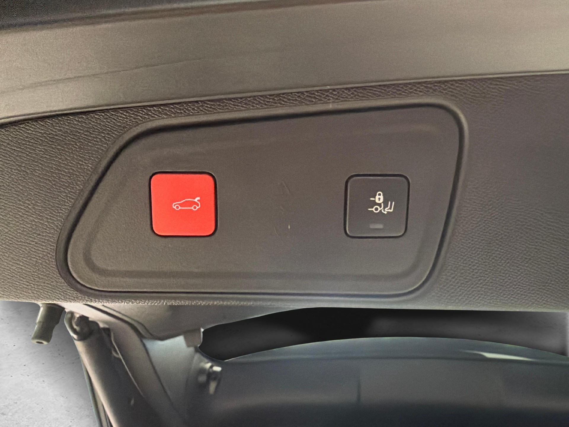 PEUGEOT 3008 1.5 BlueHDi GT Pack-image-13