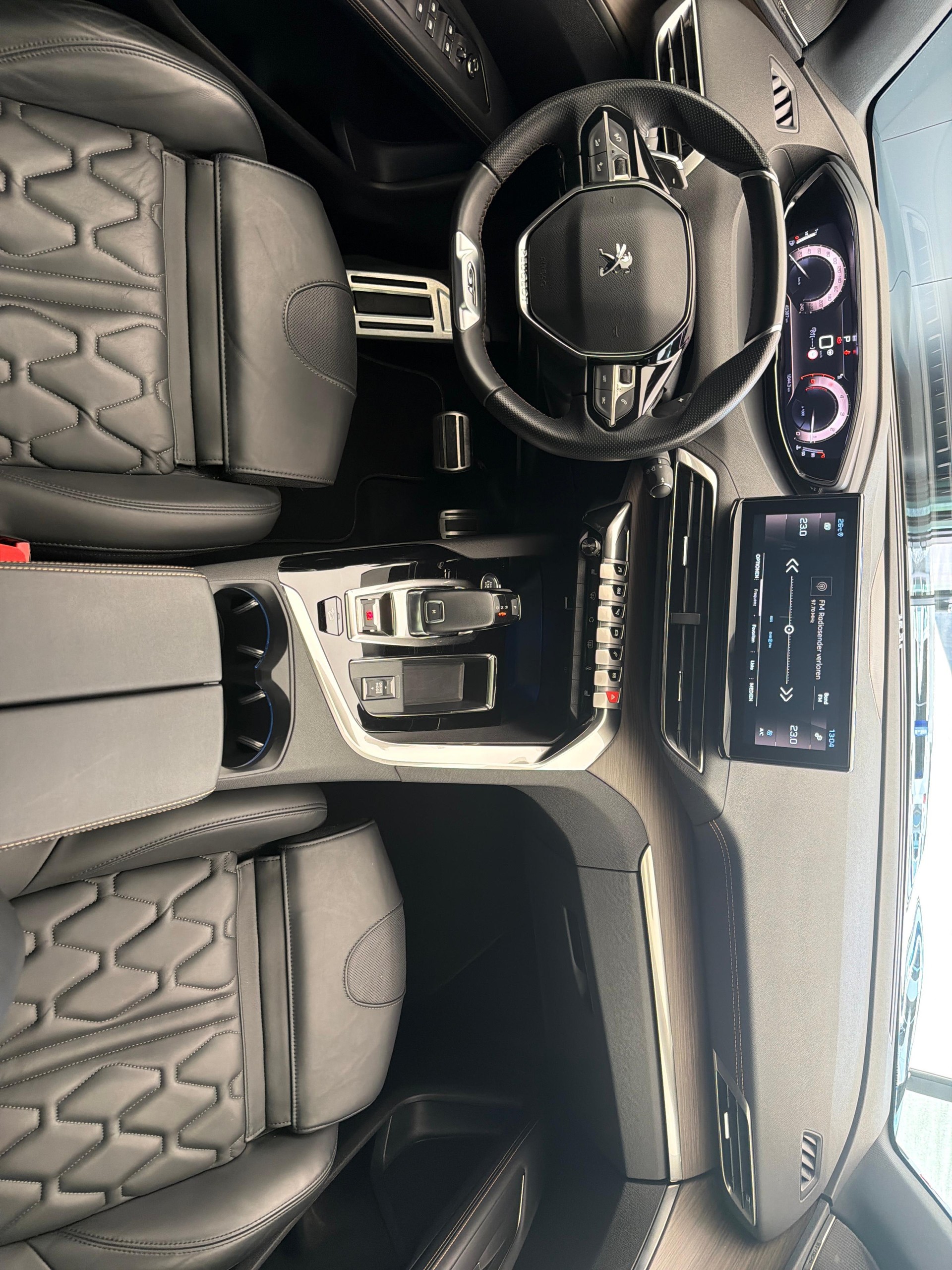 PEUGEOT 3008 1.5 BlueHDi GT Pack-image-9