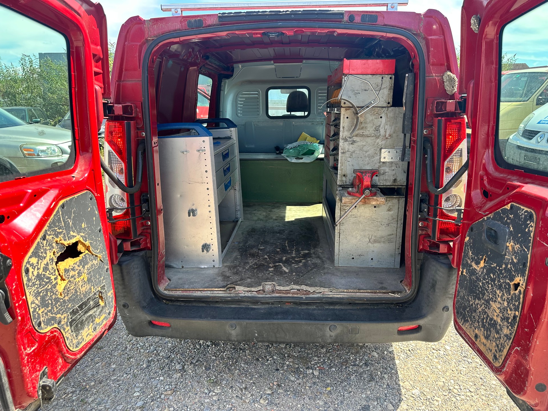 PEUGEOT Expert 2.0 HDi 229 L2H1-image-11
