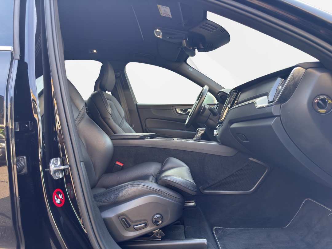VOLVO XC60 T6 AWD R-Design Geartronic-image-11