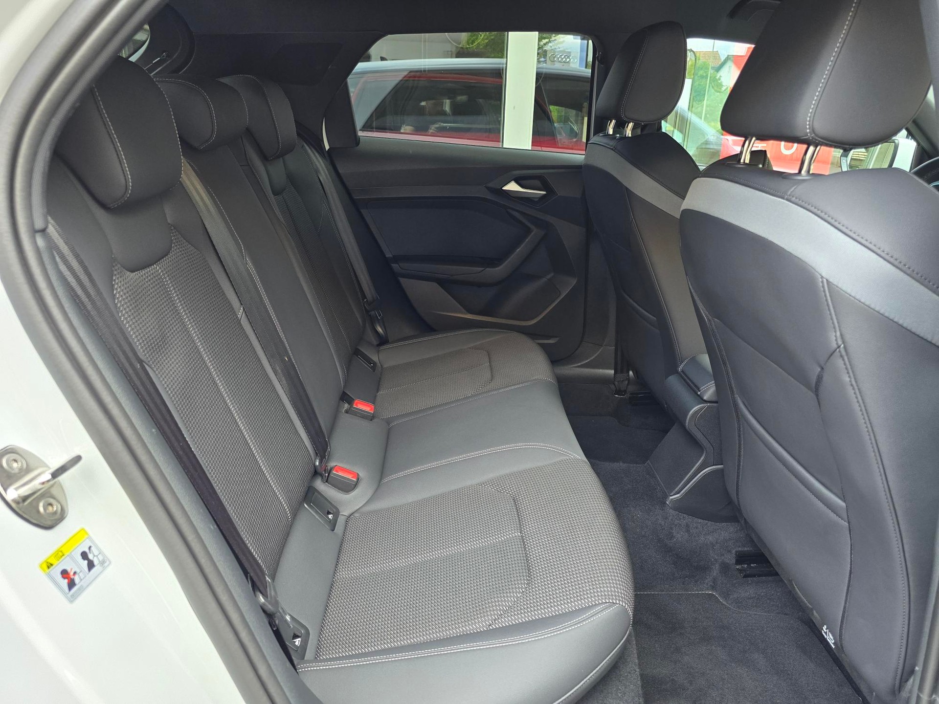 AUDI A1 Sportback 30 TFSI S Line Attraction S-tronic-image-8