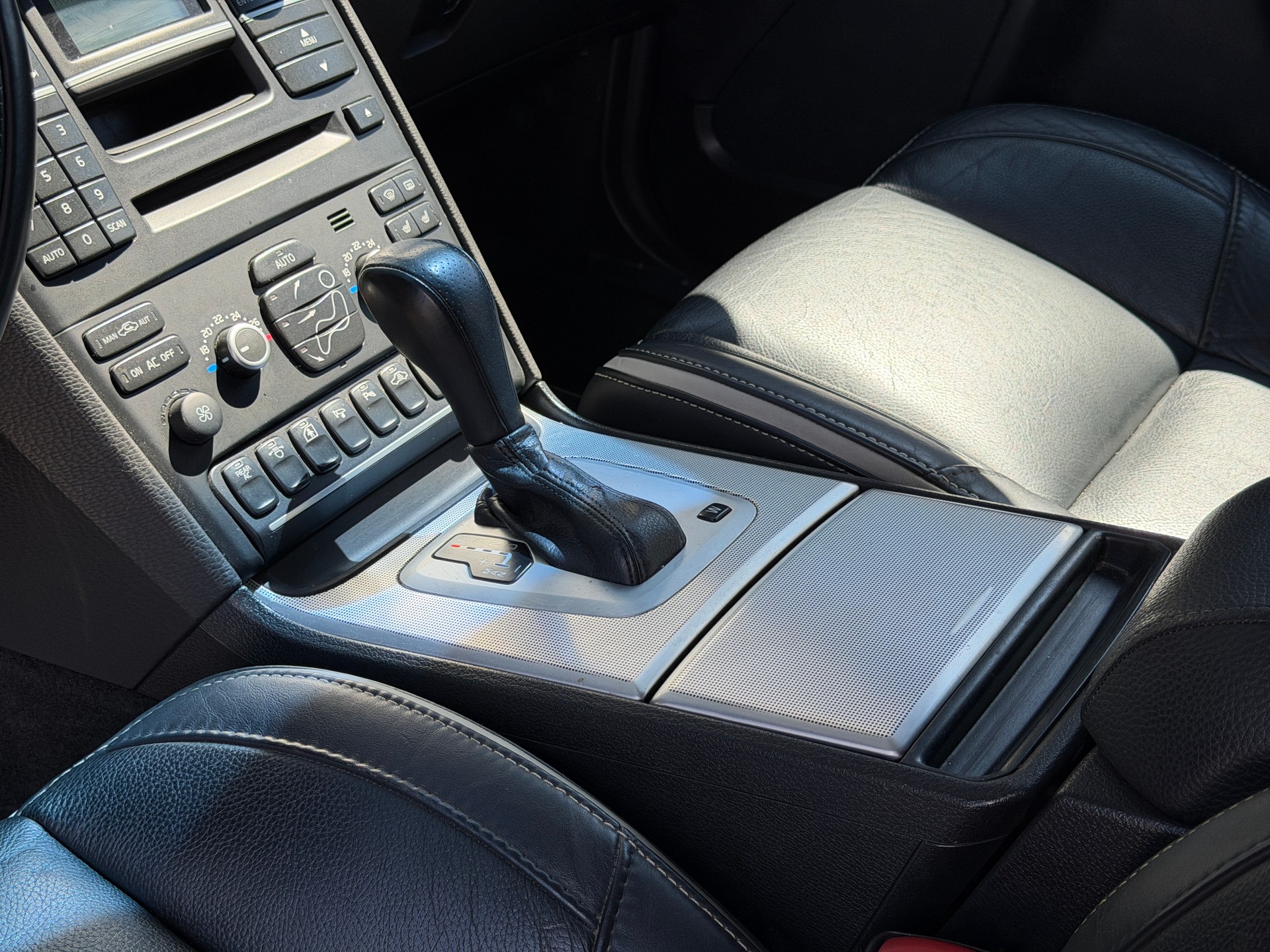 VOLVO XC90 D5 AWD Executive Geartronic *AHK* *7-Sitzer*-image-12