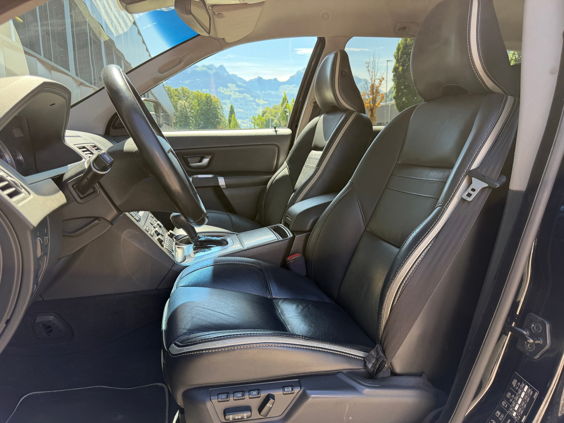 VOLVO XC90 D5 AWD Executive Geartronic *AHK* *7-Sitzer*-image-13