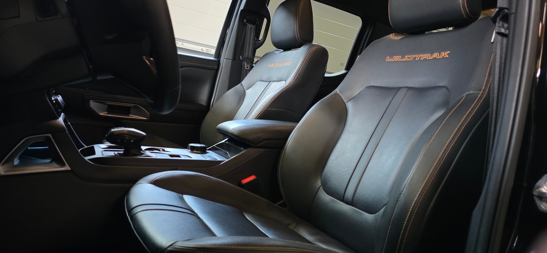 FORD Ranger Wildtrak 2.0 Eco Blue e-4WD Automat-image-9