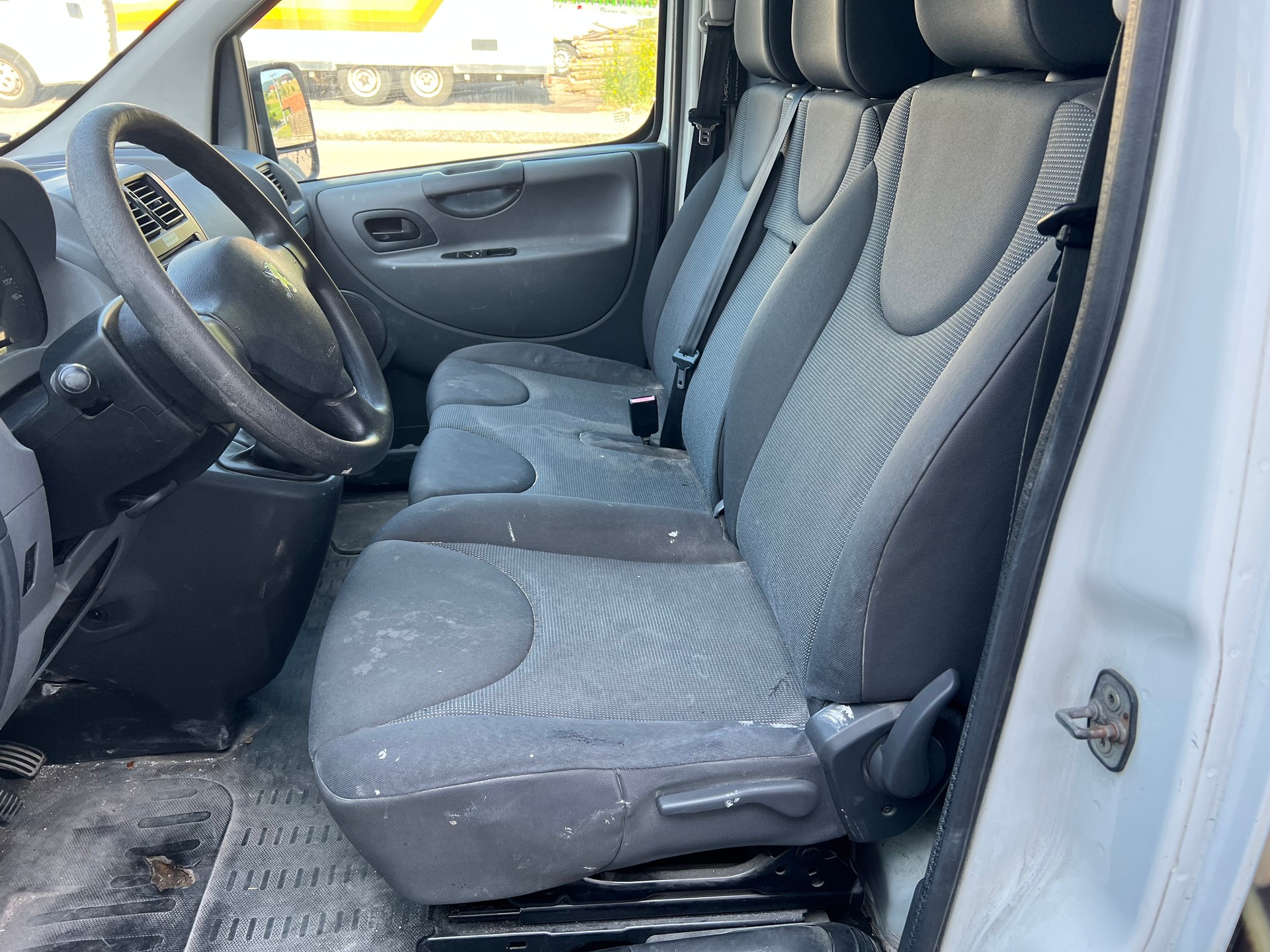 PEUGEOT Expert 2.0 HDi 229 L2H1-image-9