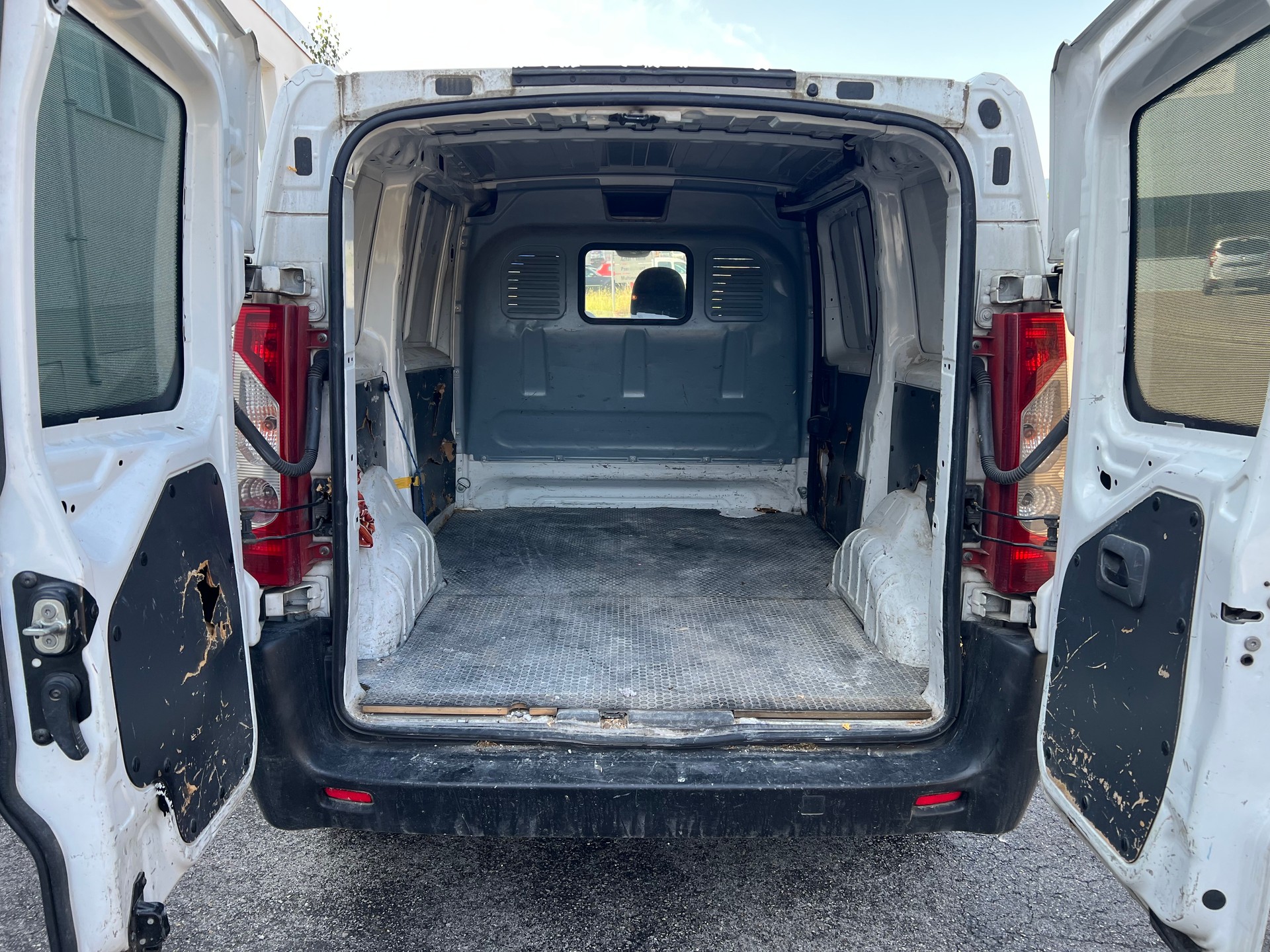 PEUGEOT Expert 2.0 HDi 229 L2H1-image-7