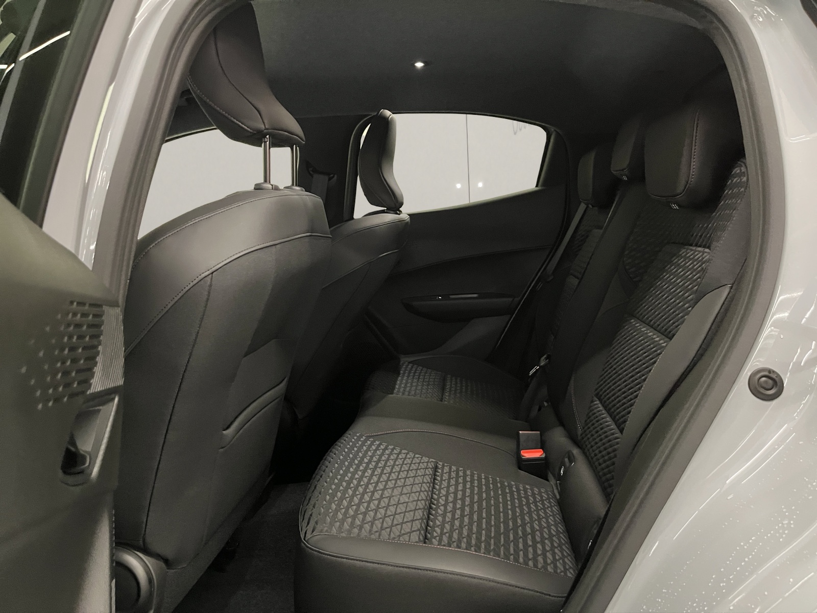 RENAULT Clio 1.8 E-Tech techno-image-13