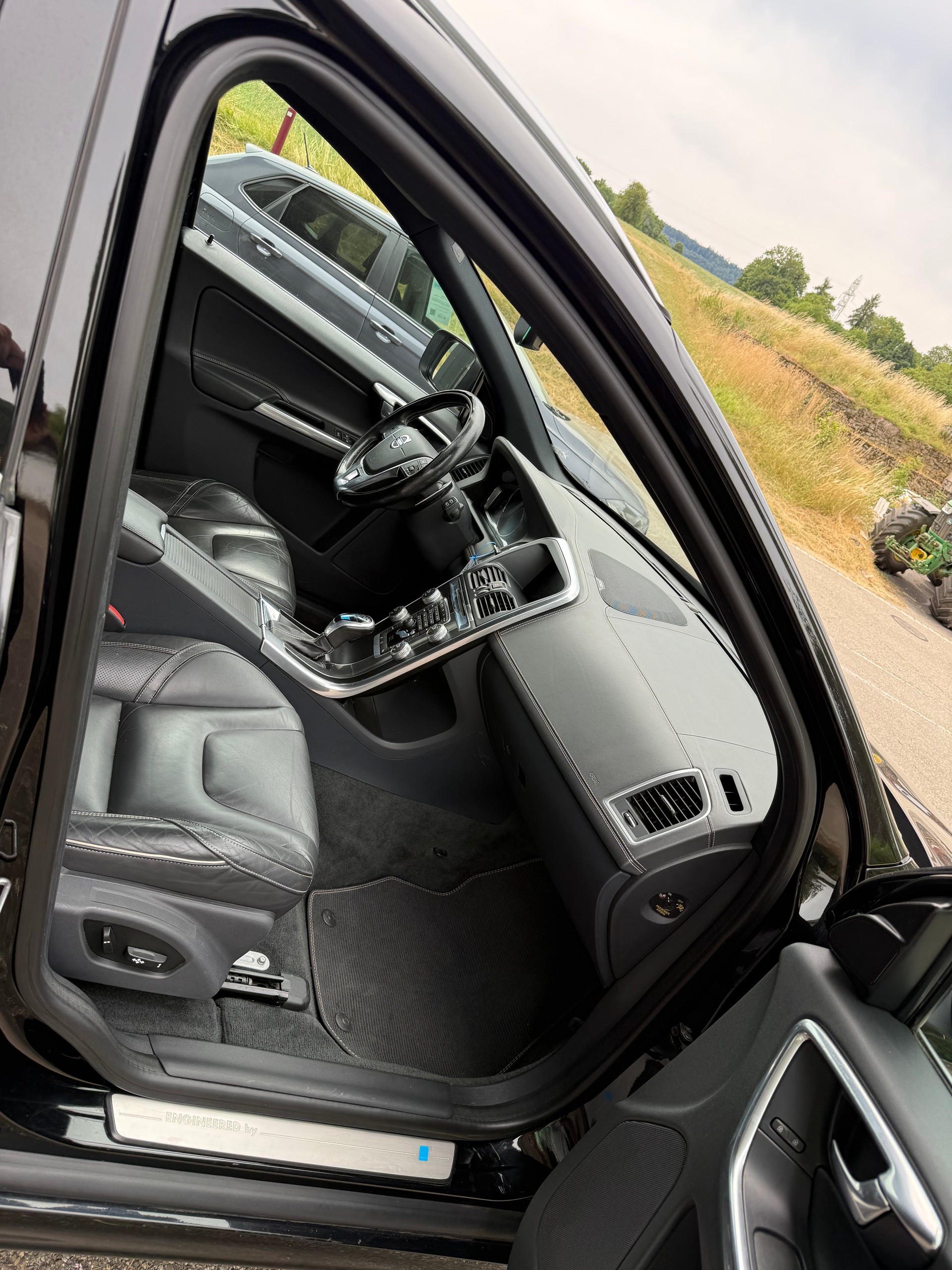 VOLVO XC60 D5 AWD Summum Polestar Engineered-image-10