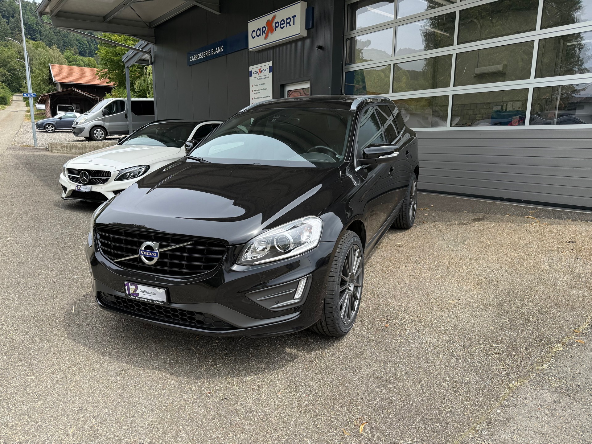 VOLVO XC60 D5 AWD Summum Polestar Engineered-image-3