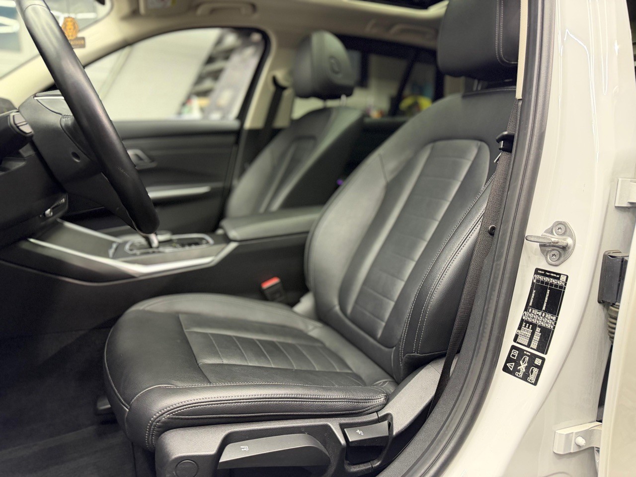 BMW 330i Touring xDrive Steptronic Sport Line-image-13